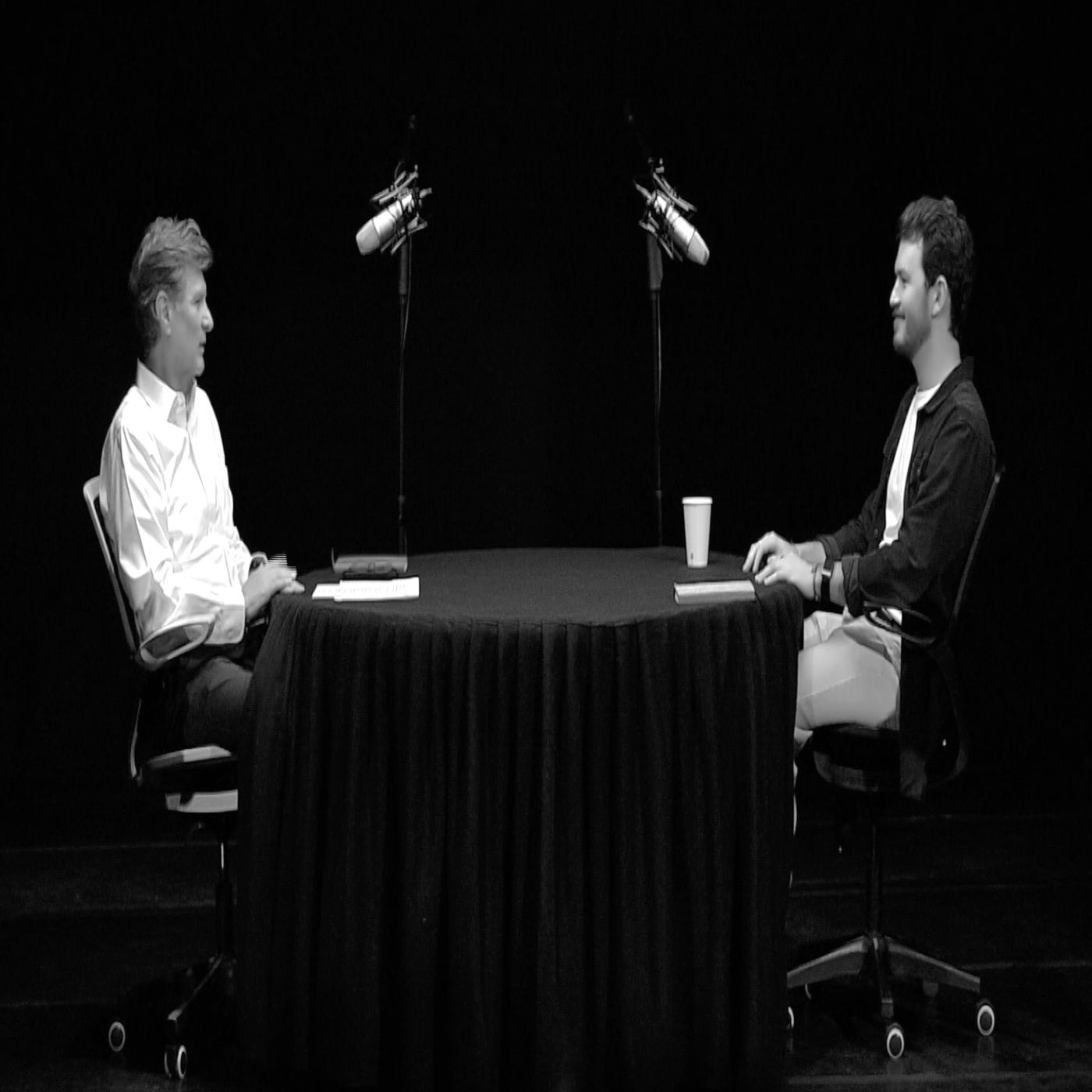 Ep. 99 DEL MACHISMO A UNA NUEVA MASCULINIDAD. En Blanco y Negro con Enrique de la Madrid episode artwork