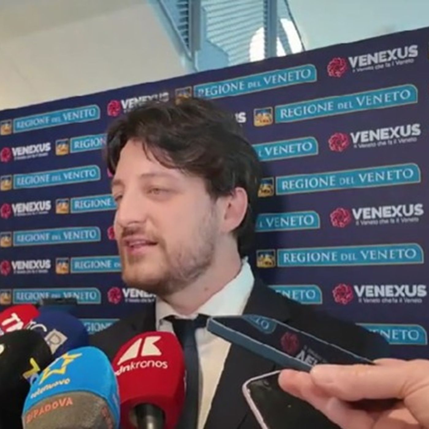Venexus nel mirino di AVS: “I diritti non si finanziano con la beneficenza ma con le tasse” episode artwork