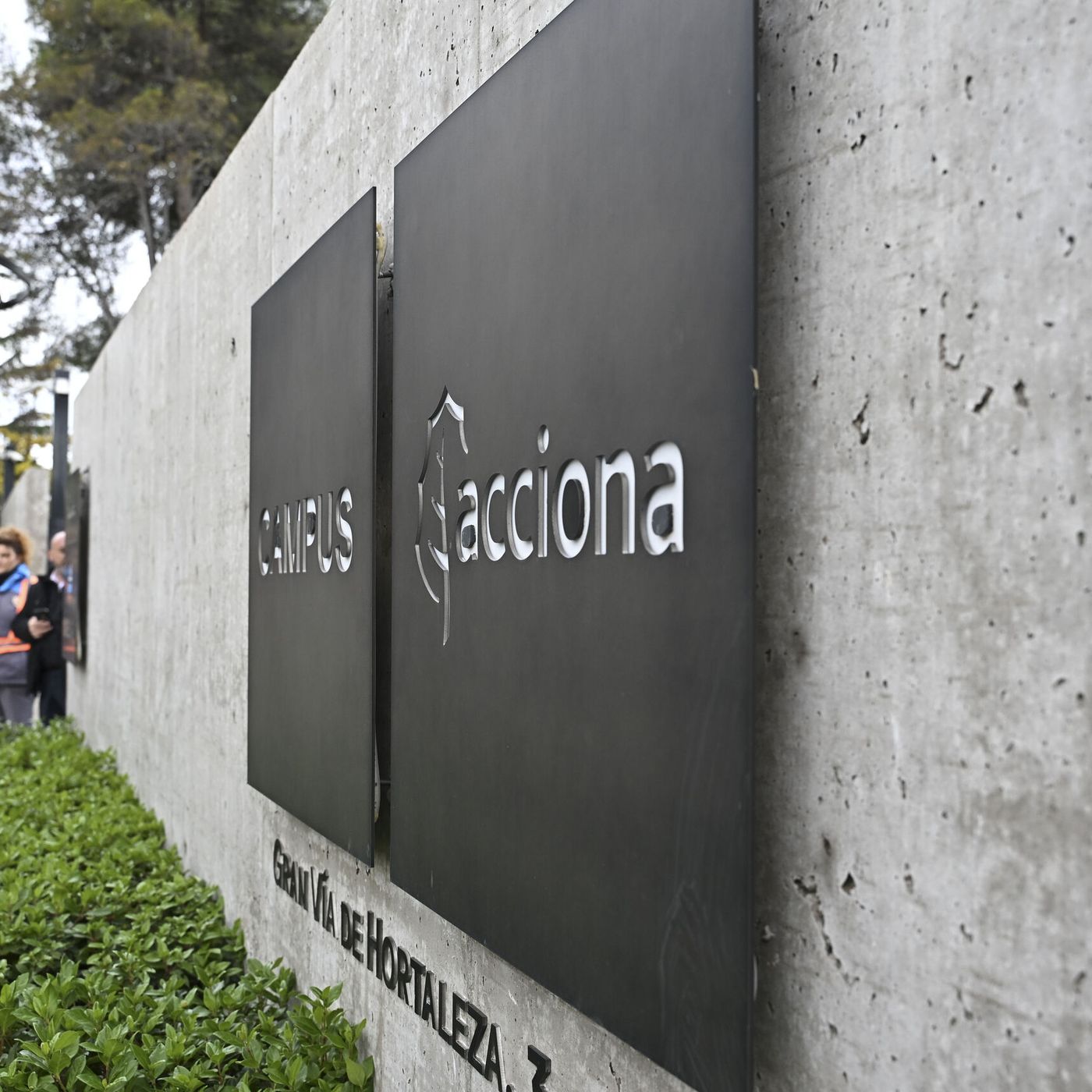 Editorial Luis Herrero: La UCO registra sedes de Acciona por las comisiones de obra pública en la trama Koldo