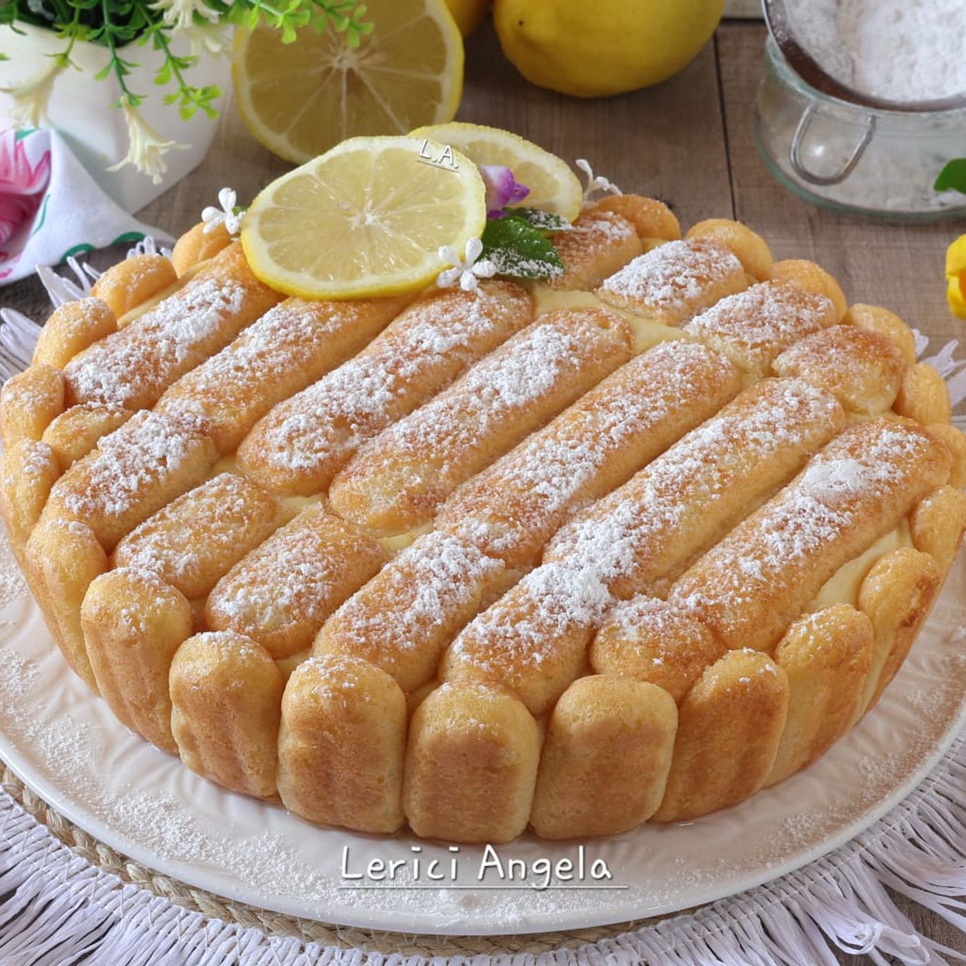 Torta fredda di savoiardi e crema al limone semplice e golosa senza forno