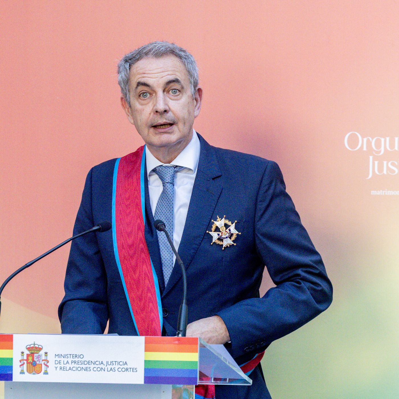 Tertulia de Federico: Bolaños condecora a Zapatero