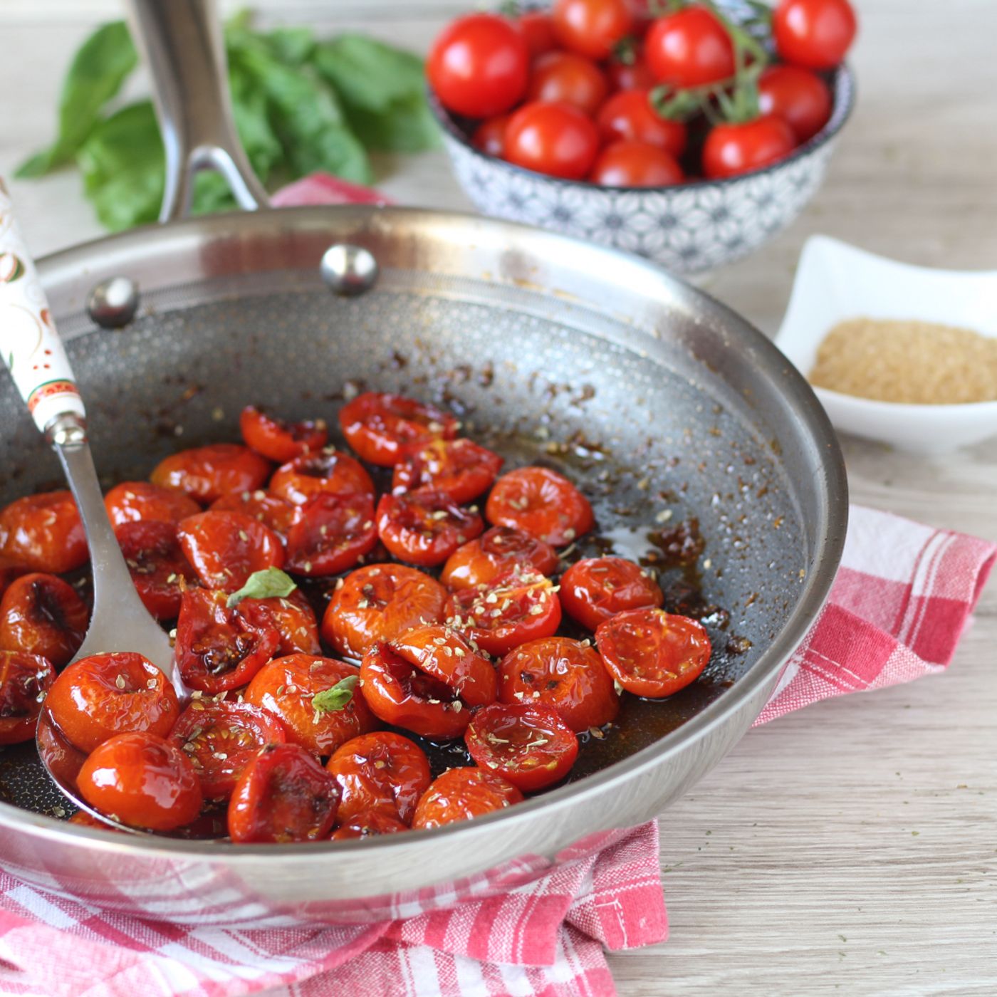 Pomodorini confit in padella senza forno episode artwork