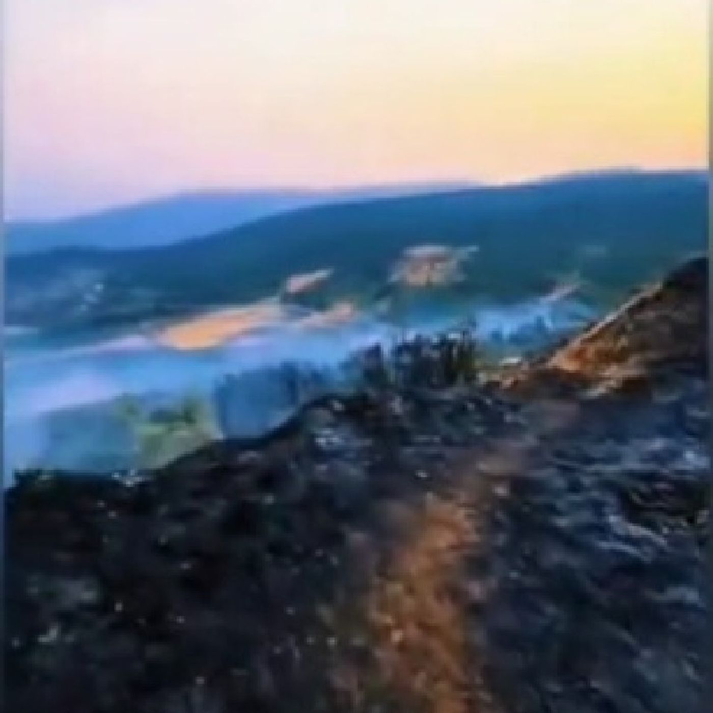 قصيدة يا مضرم النار.. بقلم الشاعرة الجزائرية نبيلة تڤار episode artwork