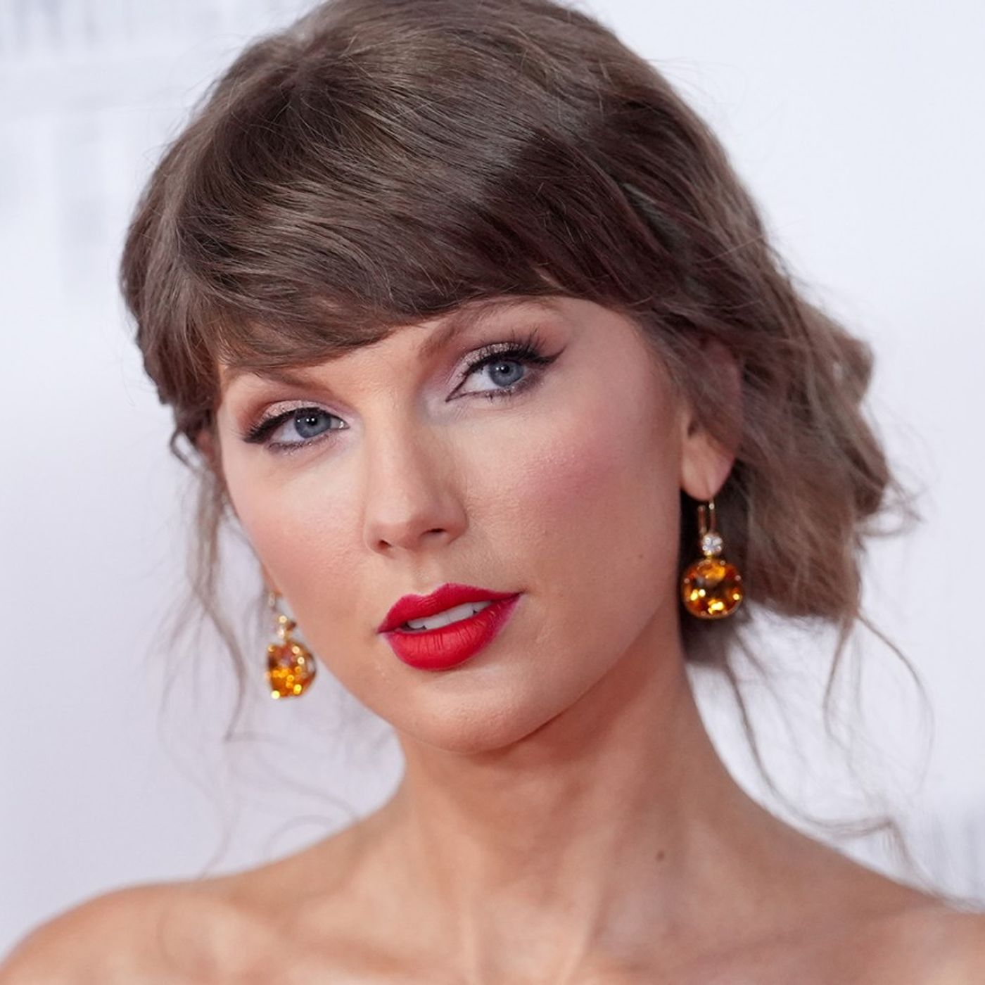 Taylor Swift to Be Inducted Into Nashville Songwriters Hall of Fame episode artwork