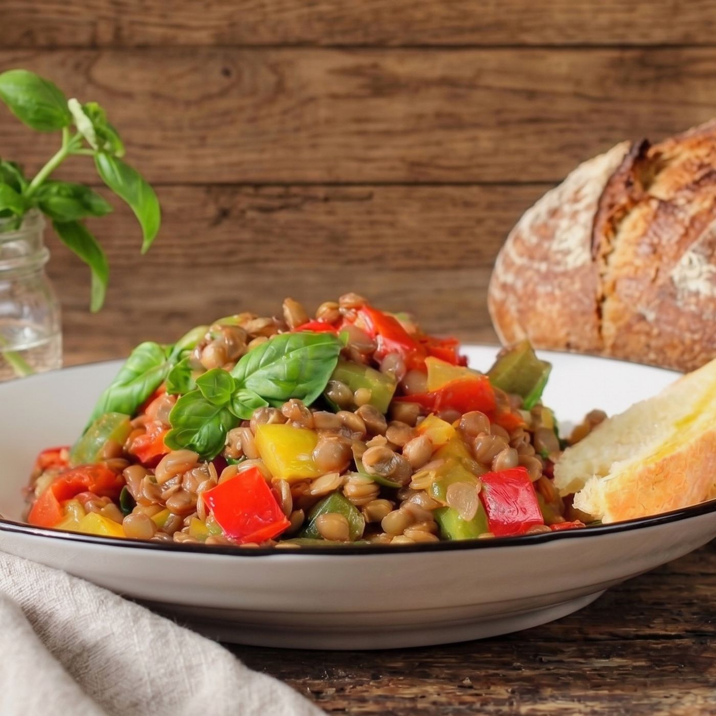 Insalata di lenticchie con peperoni e valeriana: la ricetta facile, fresca e nutriente episode artwork