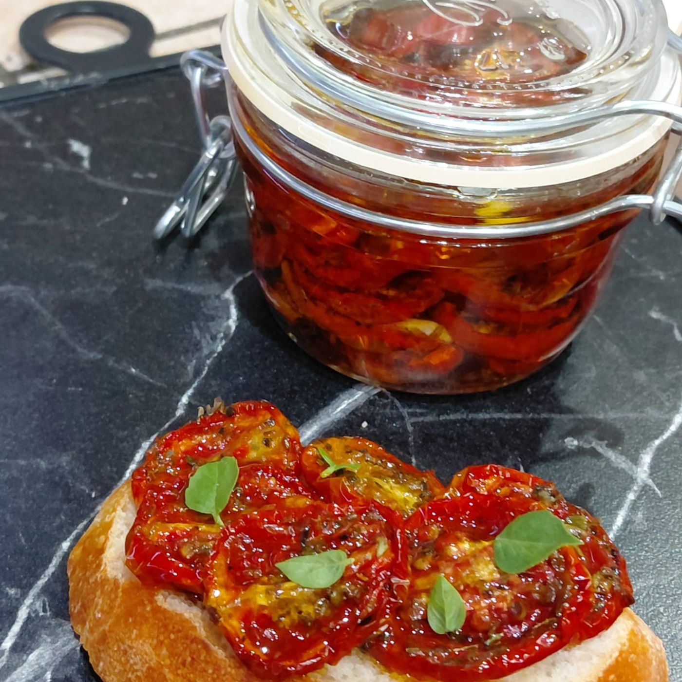 Pomodorini confit sott'olio . episode artwork