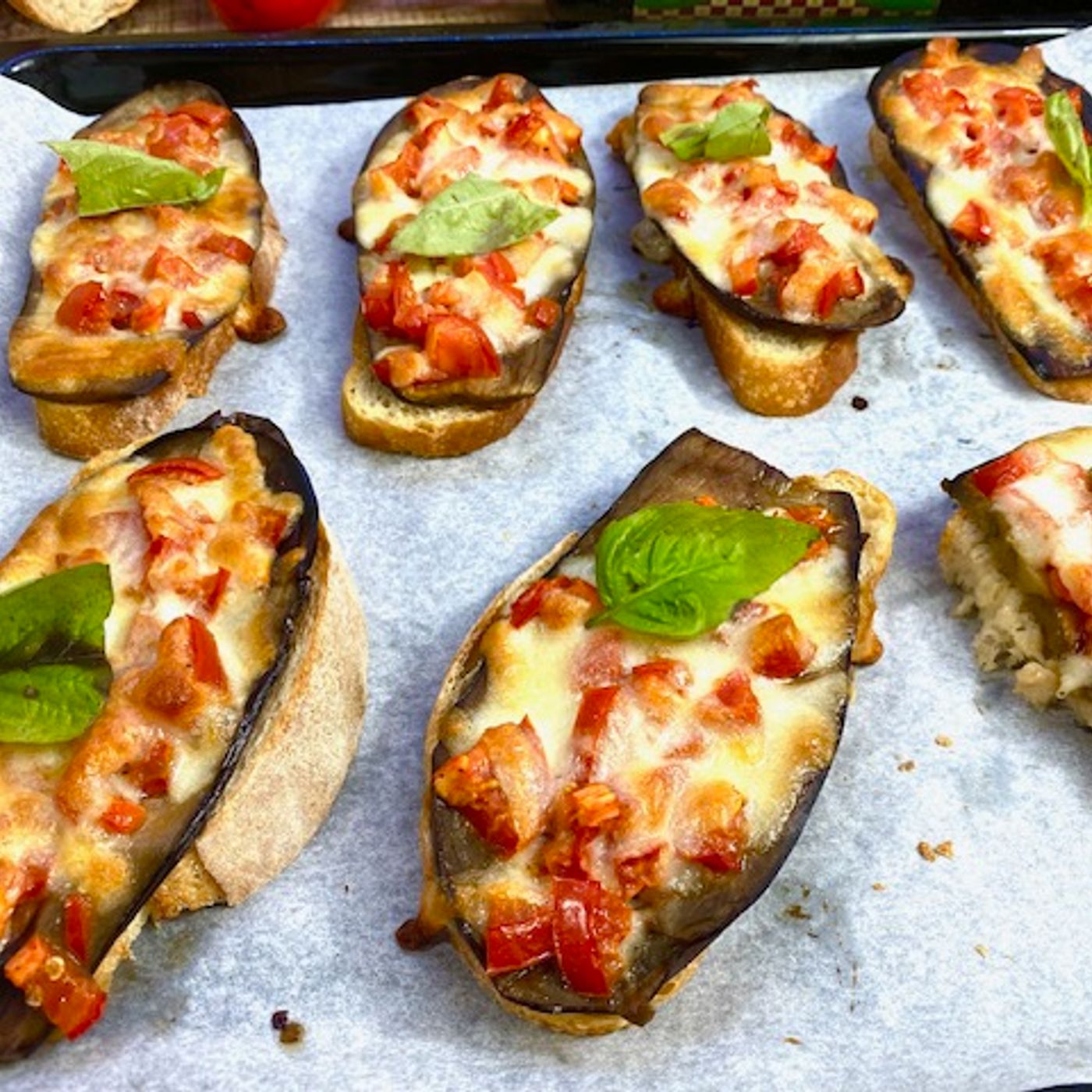Bruschetta con melanzane e mozzarella al forno episode artwork