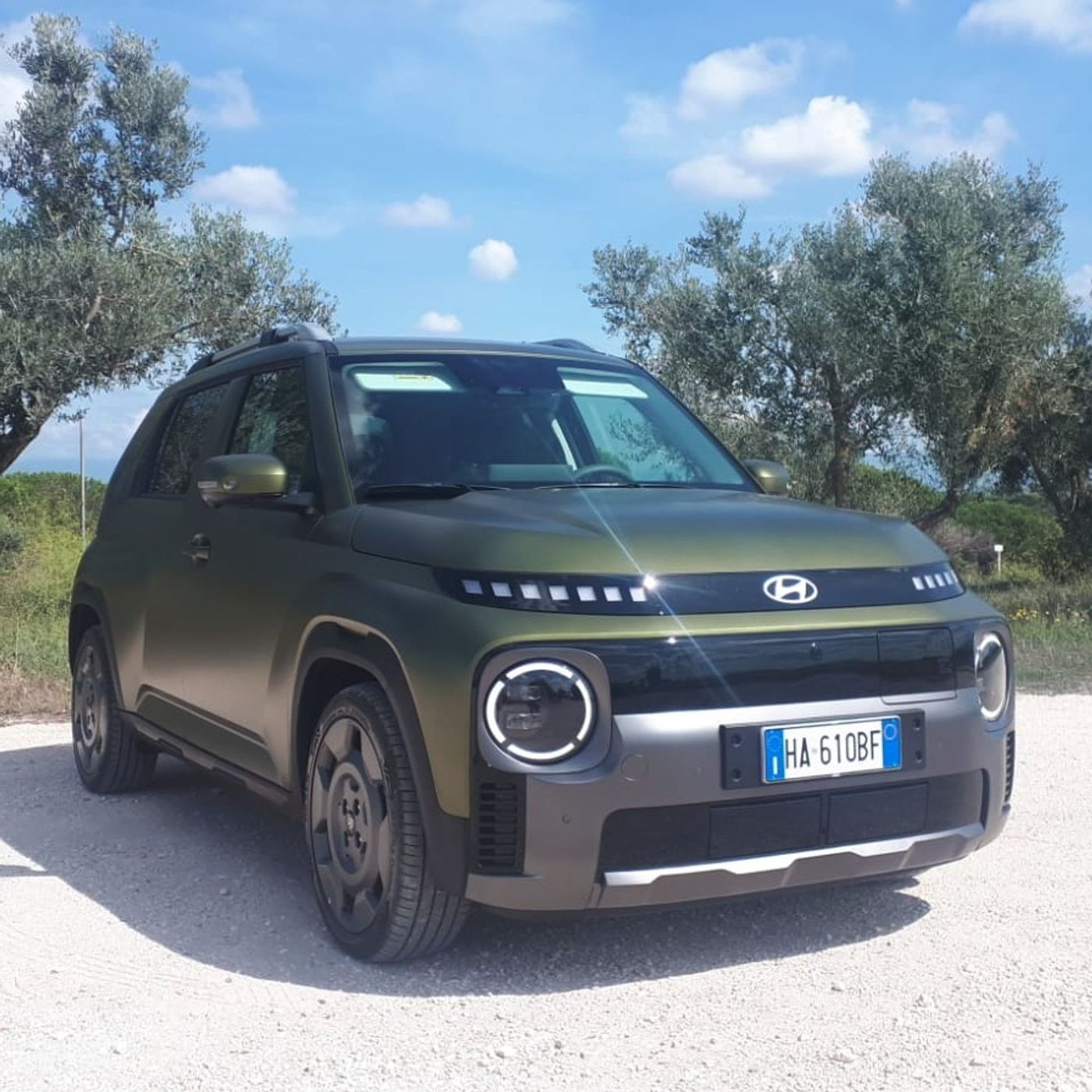 Hyundai INSTER Cross - Il city-SUV elettrico che sogna l’avventura