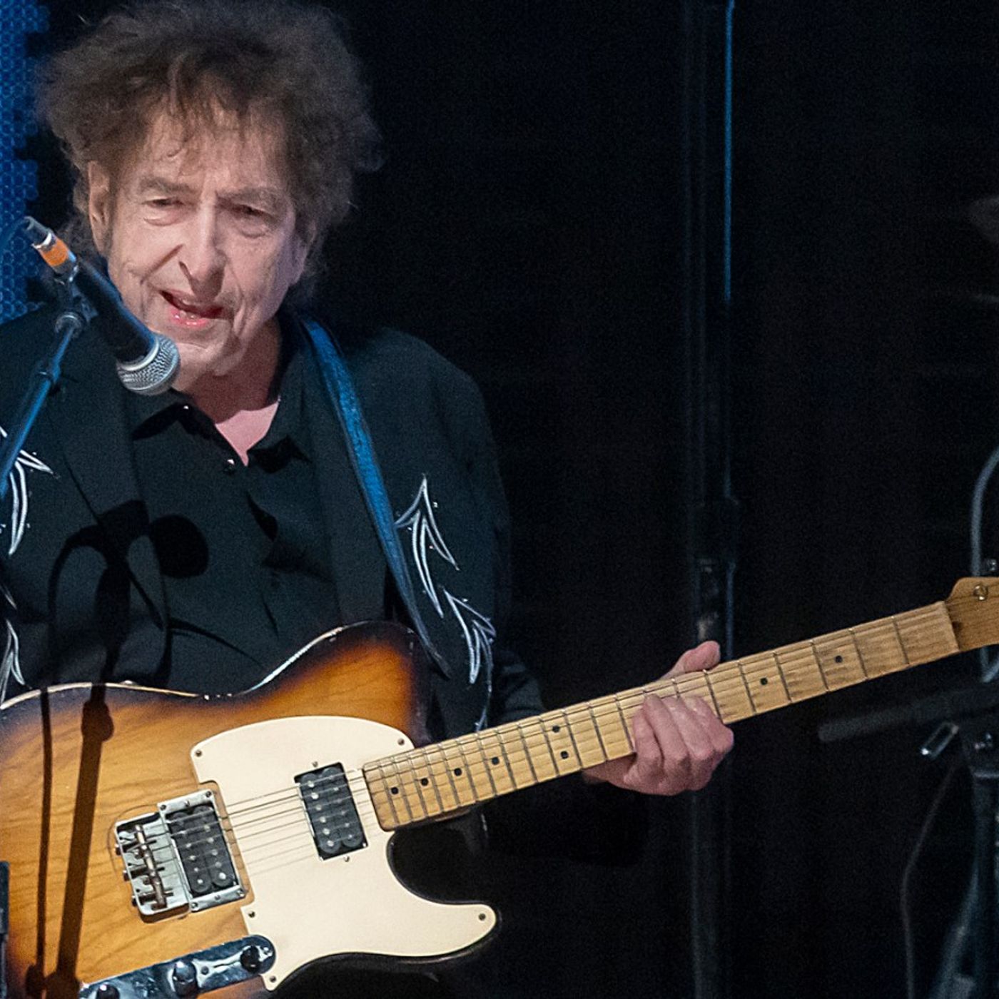 Bob Dylan Has Become the Invisible Man Onstage, and We Have Only Ourselves to Blame