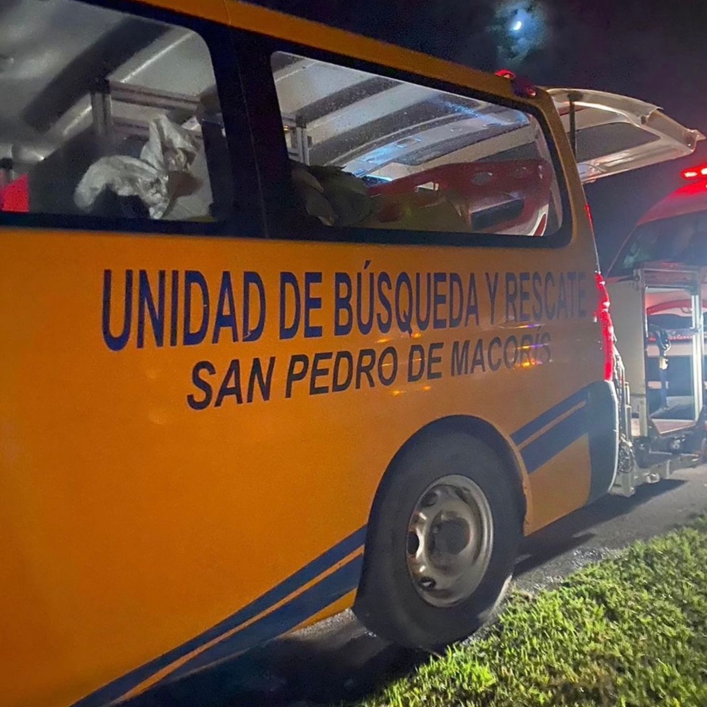 Defensa Civil y Bomberos SPM rescatan ciudadano atrapado en vehículo episode artwork