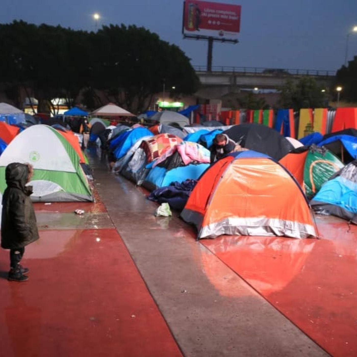 LA FRONTERA SIGUE FUERA DE CONTROL: TIJUANA ES UN CINTURÓN DE MISERIA Y CRIMEN. 68 MIL MIGRANTES ASILADOS MÉXICO.