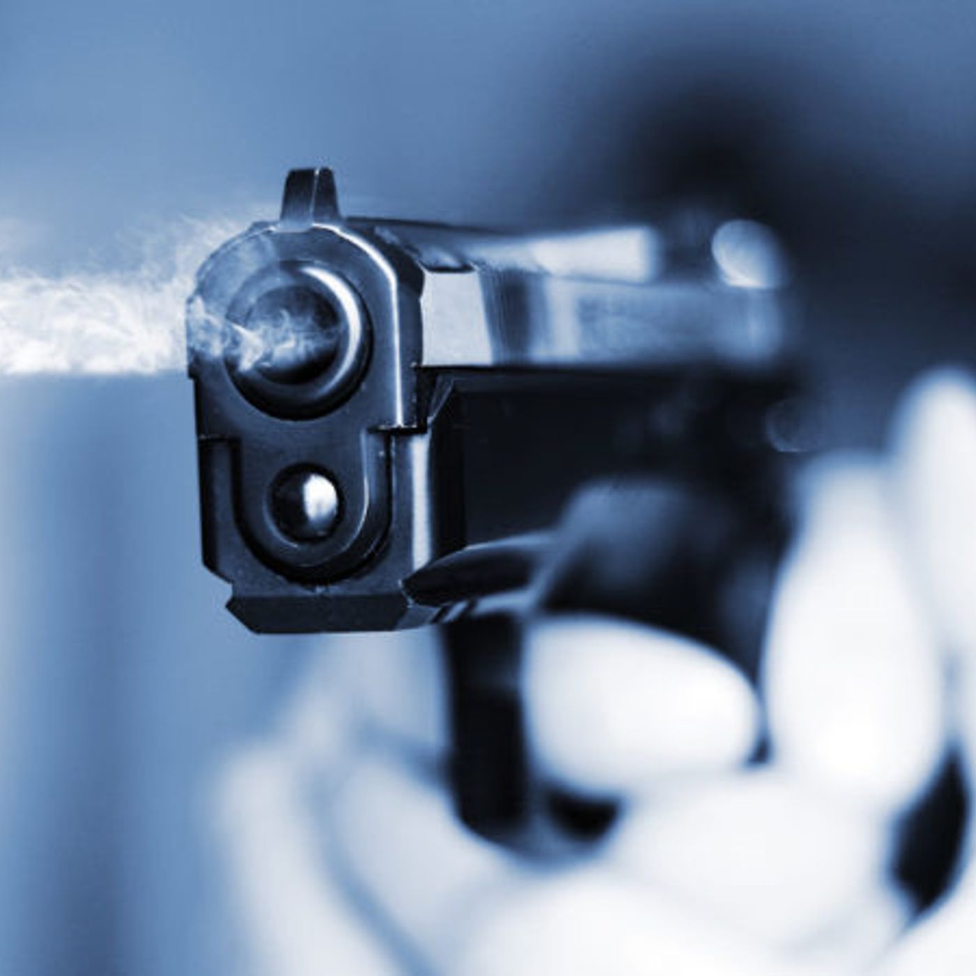 Un’arma prima o poi spara e infatti, a Voghera, ha sparato