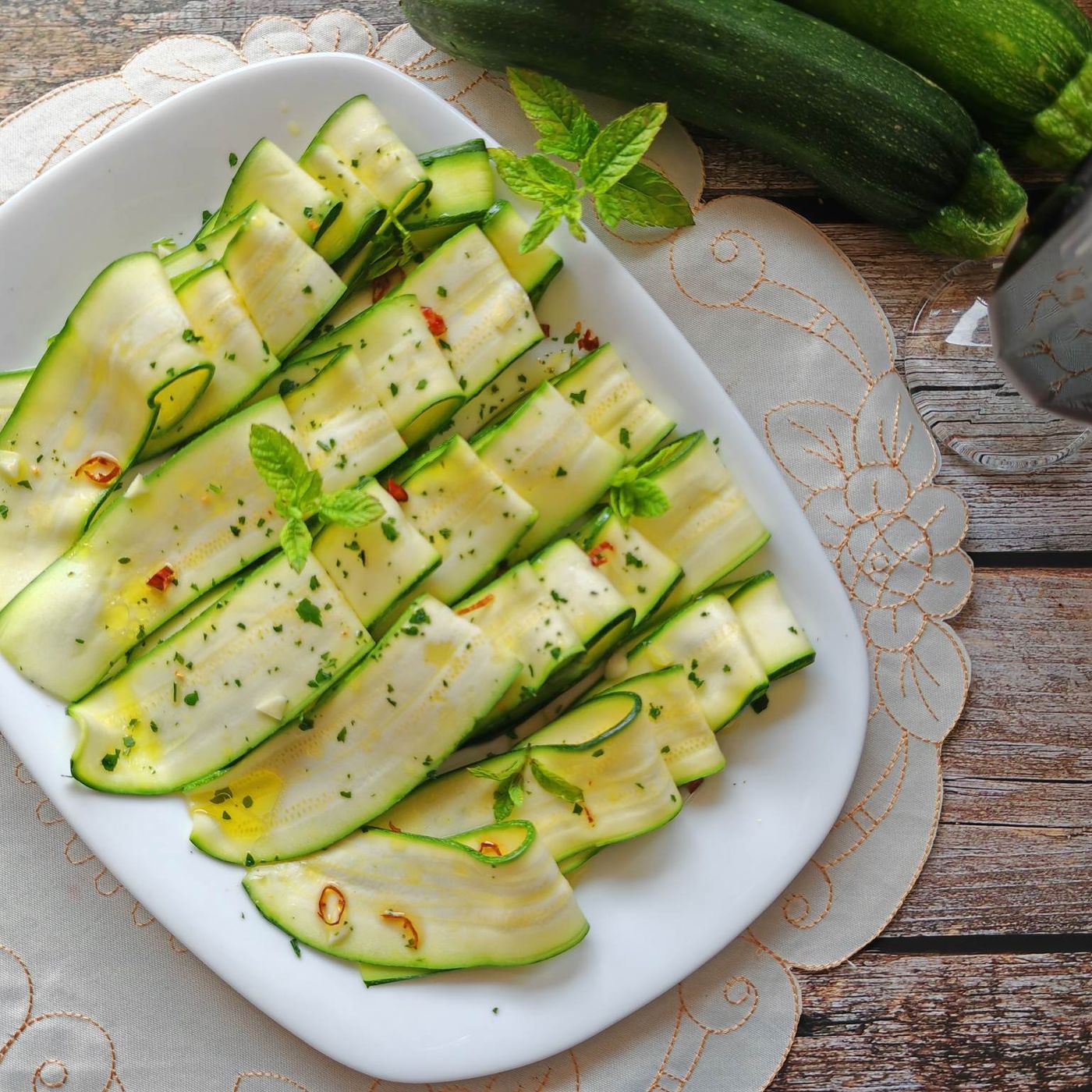 Zucchine marinate crude