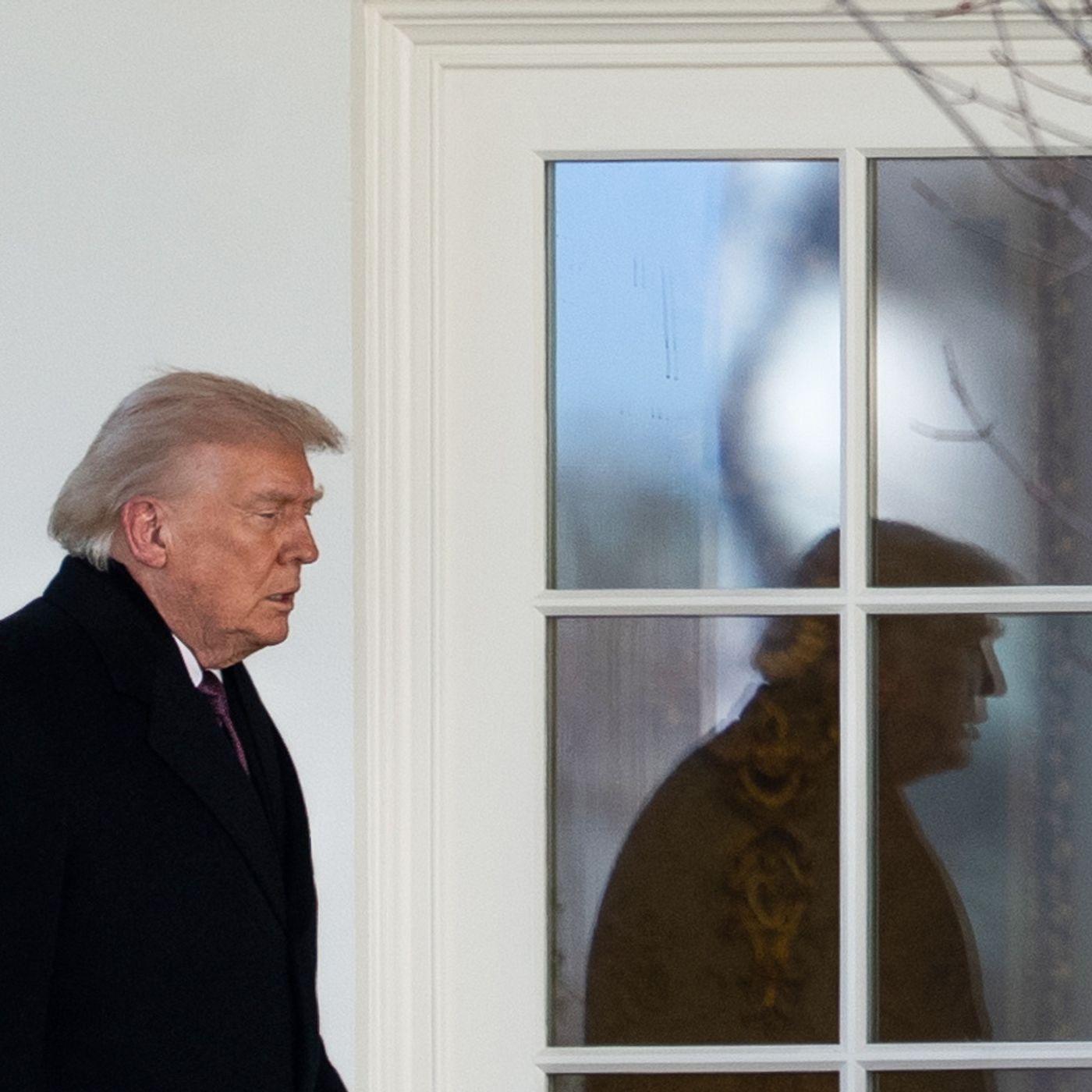 Editorial Luis Herrero: Trump frena el ataque a Irán cinco días