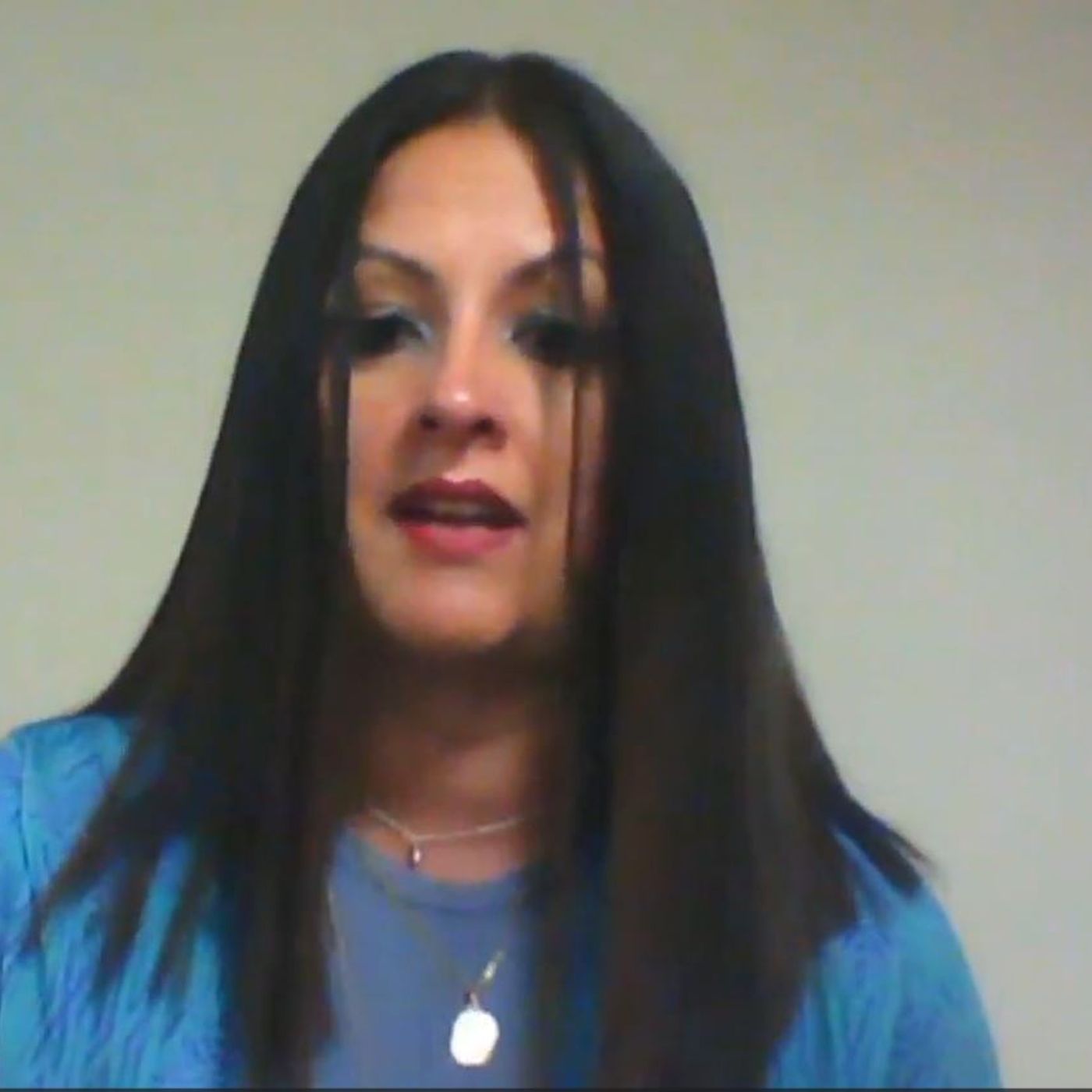 ¡Revolución en los Medios! Virginia Linares Expone el Poder de la Inteligencia Artificial