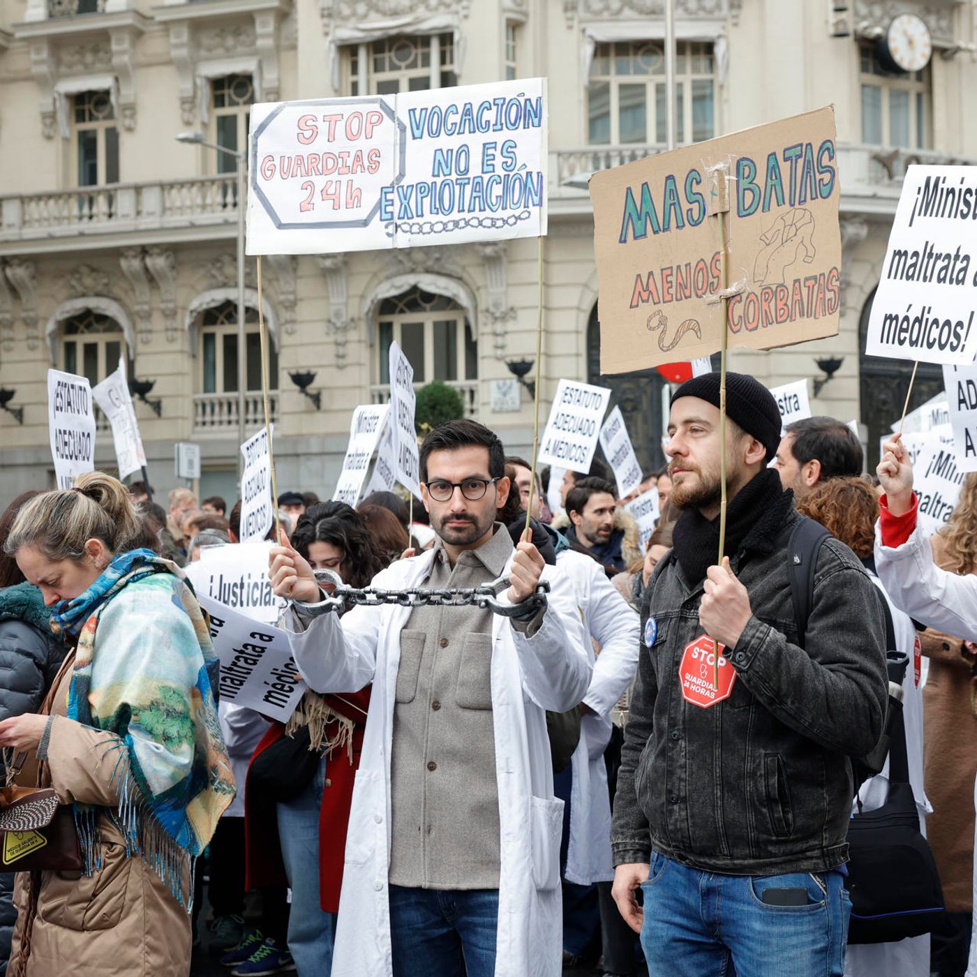 Las Noticias de La Mañana: Los médicos en huelga contra Mónica García