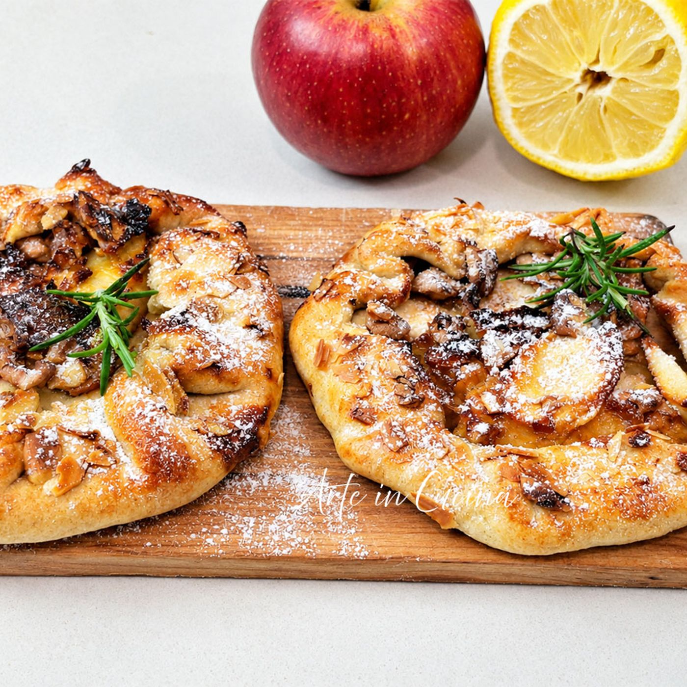 Crostatine rustiche alle mele e noci (Mini galette senza stampo)