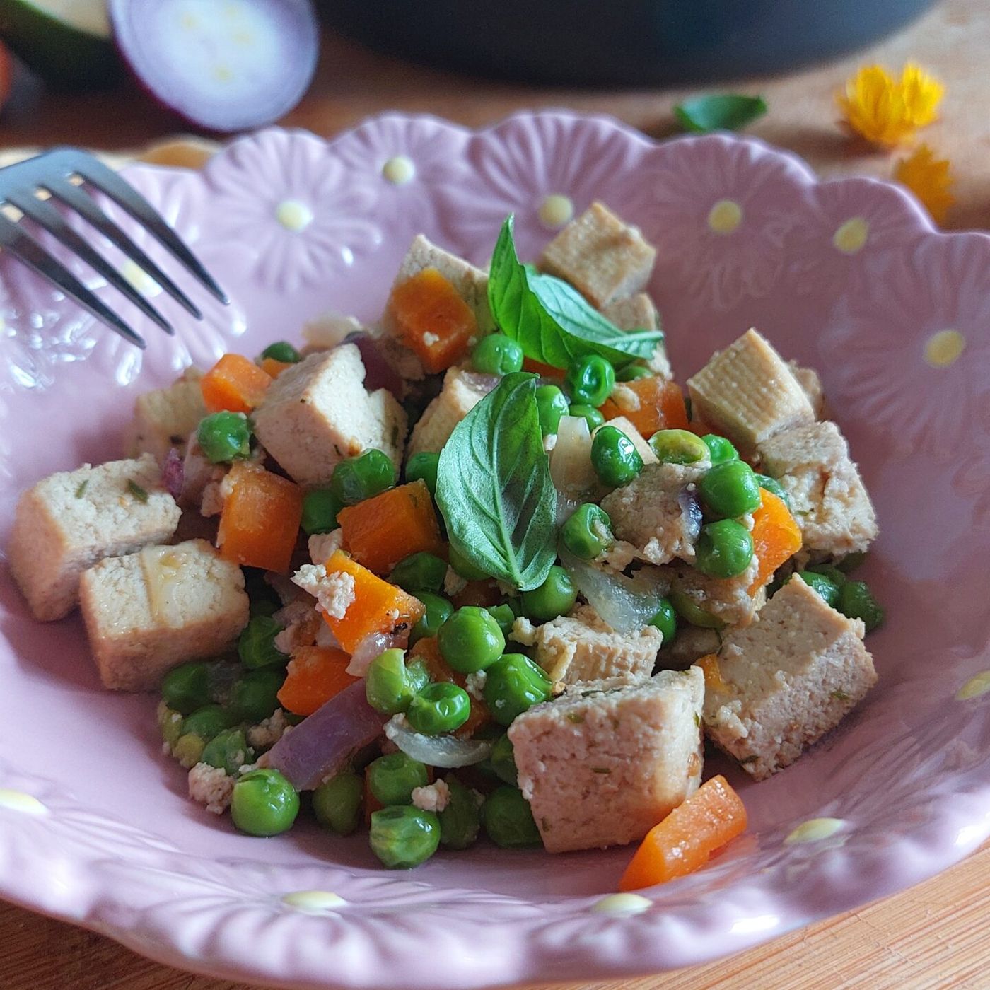 TOFU IN PADELLA CON VERDURE E PISELLI: LA RICETTA PROTEICA 100% VEGETALE episode artwork