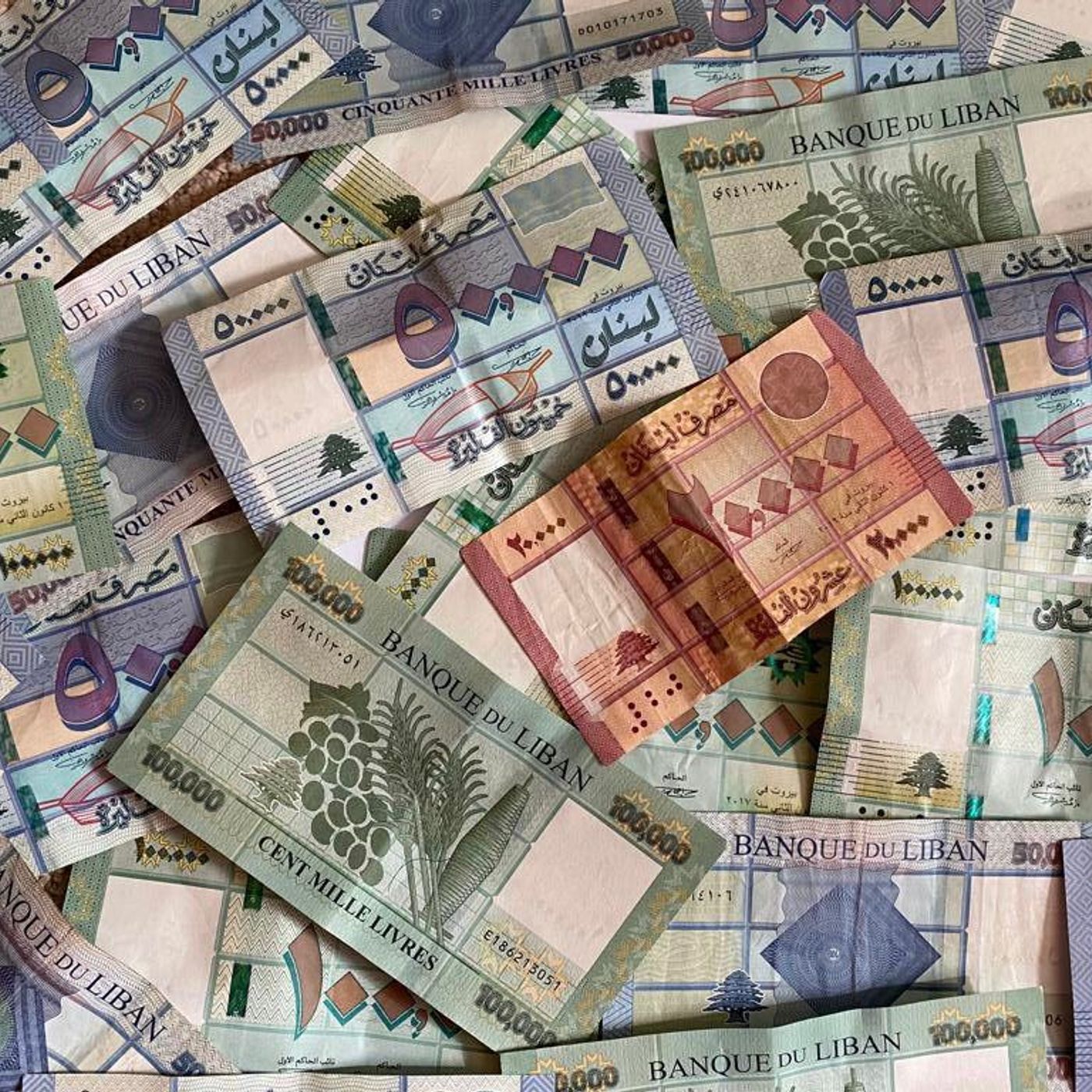 Migrantes mandam US$ 653 bilhões à casa para sustentar 1 bilhão de pessoas episode artwork