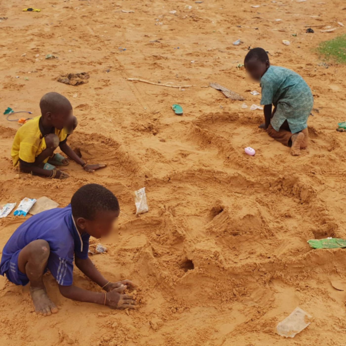 À Niamey, les jeunes mettent leurs vacances à profit(Magazine) episode artwork