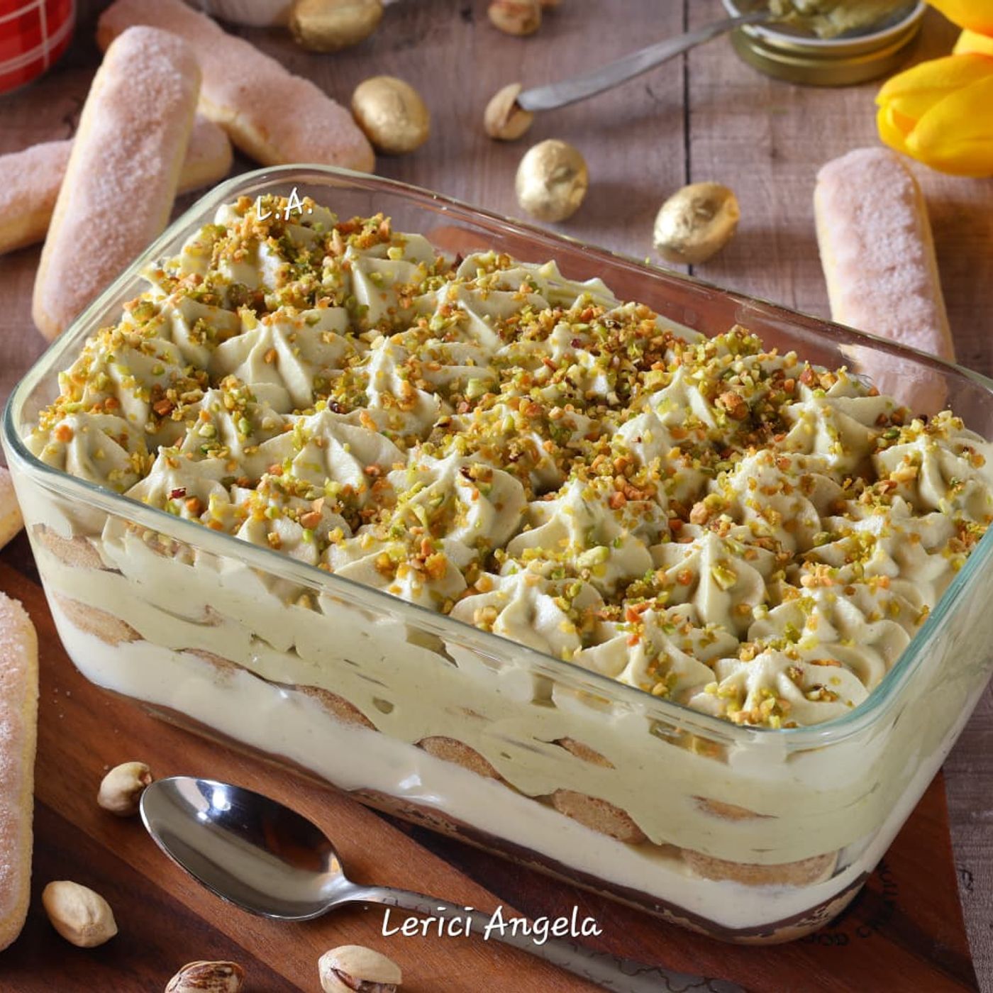 Tiramisù al Pistacchio la ricetta cremosissima e senza uova crude