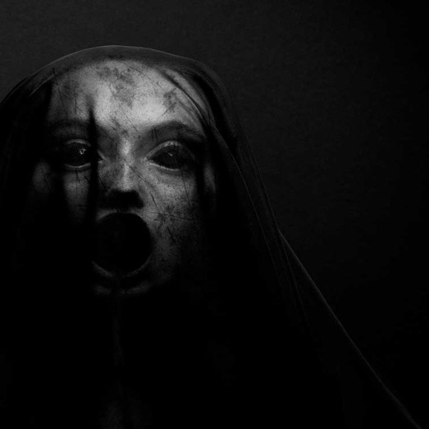 Hay Una Maldición En Mi Vida: Los Demonios De Las Sombras - Historias De Terror - Voces De La Noche