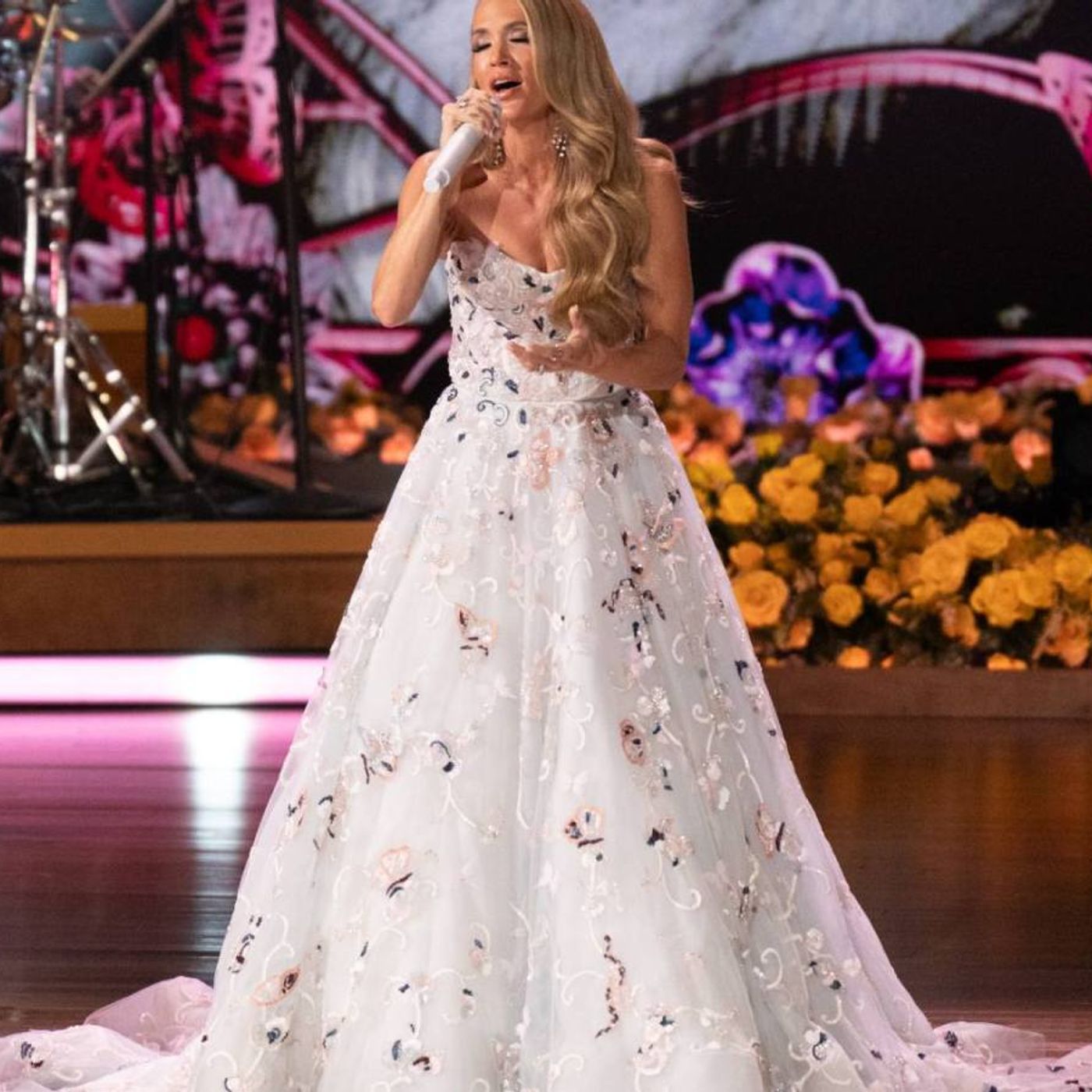 Watch Carrie Underwood Close Dolly Parton Tribute Concert With ‘I Will Always Love You’