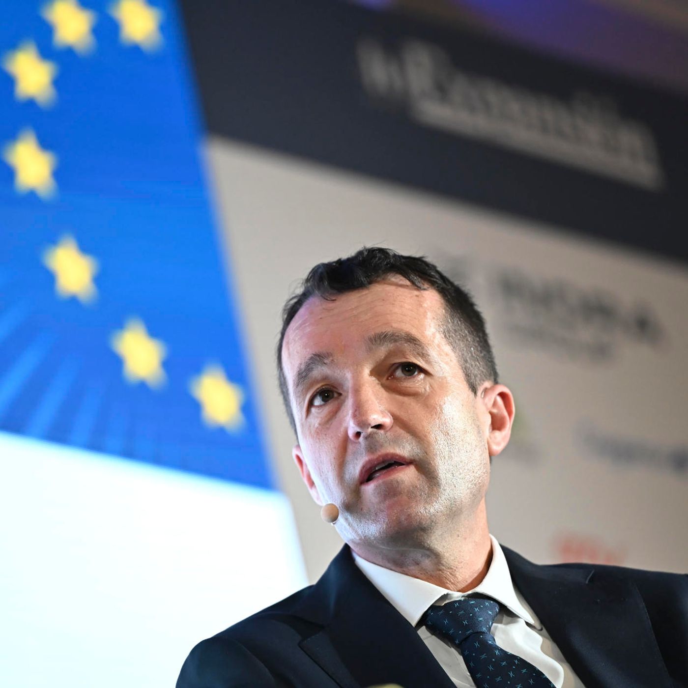 Prensa económica: Moncloa pide la cabeza de Ángel Escribano por escrito y ante la CNMV