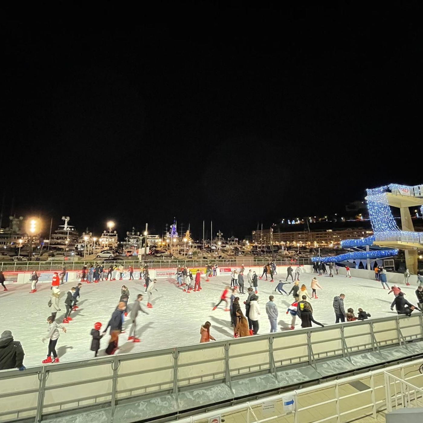 Nizza24 giovedì 15 gennaio: Ice Party a Monaco - A8 Bloccata da un Tir - Bimba Ingerisce Cannabis - Météo