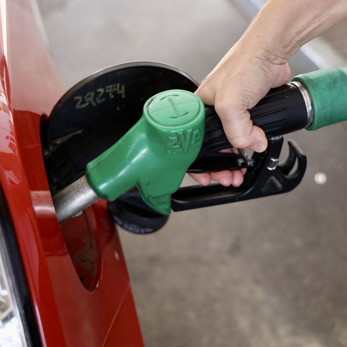 Las noticias de Herrero: El conflicto de Irán dispara la gasolina