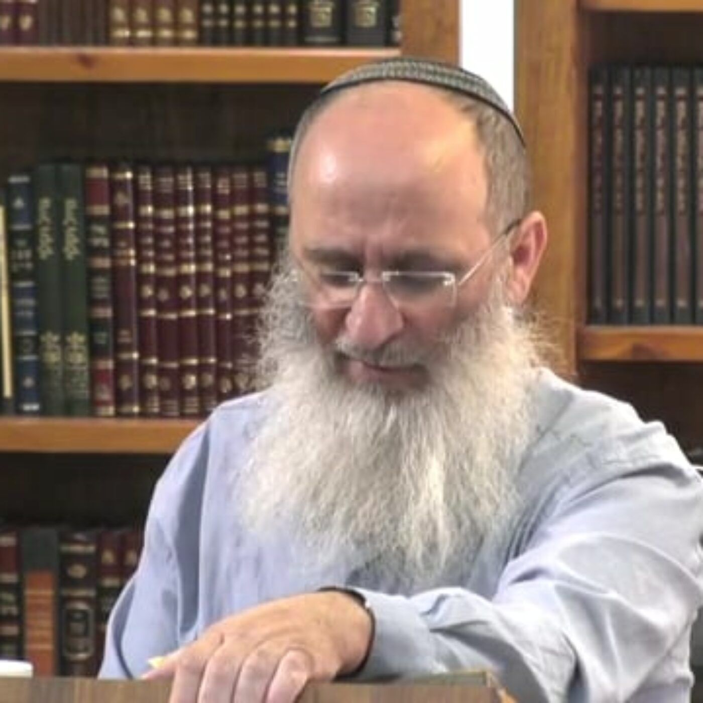 מדוע התורה מאריכה בסיפור דברי אליעזר ומדוע השינויים בשתי הגירסאות ? | הרב אורי עמוס שרקי episode artwork