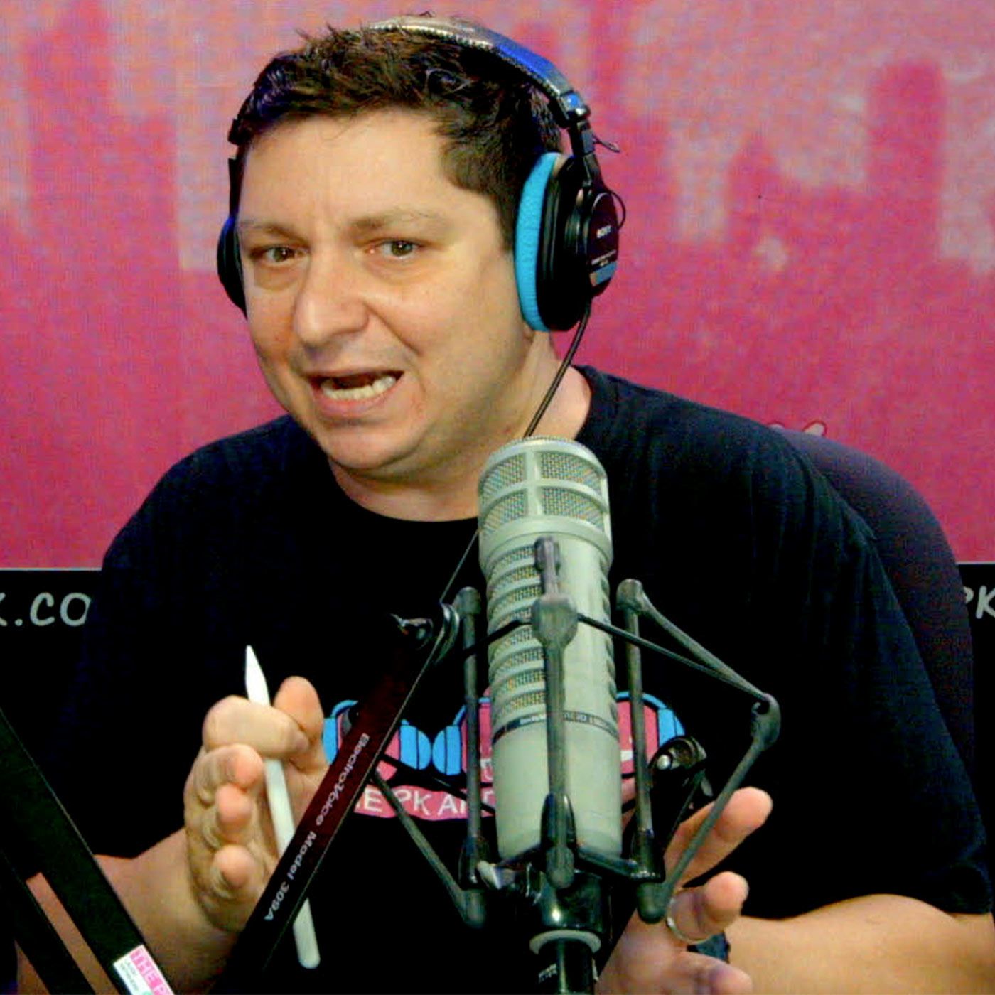 FULL SHOW: Airborne Cops, Broken Elbows and Elia's Hot Takes!
