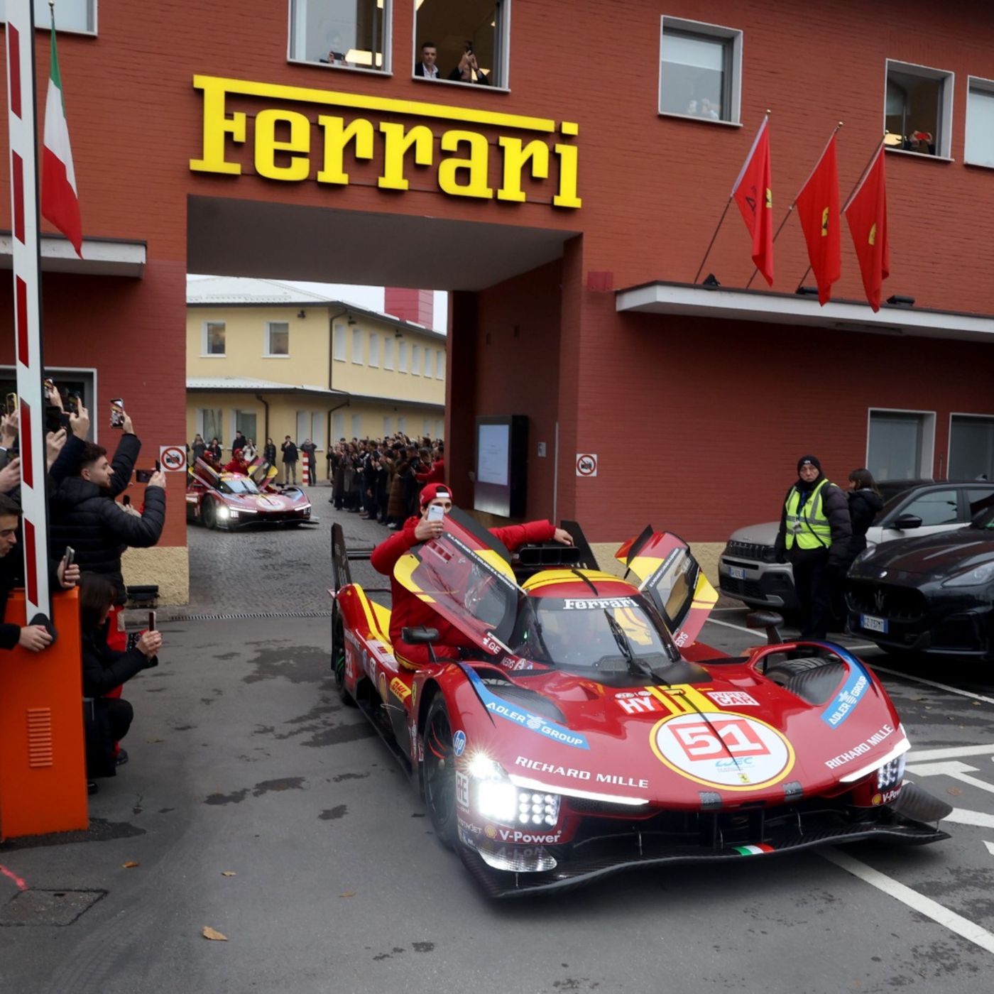 Ferrari celebra o ano vitorioso de 2025 na WEC com festa em Maranello episode artwork