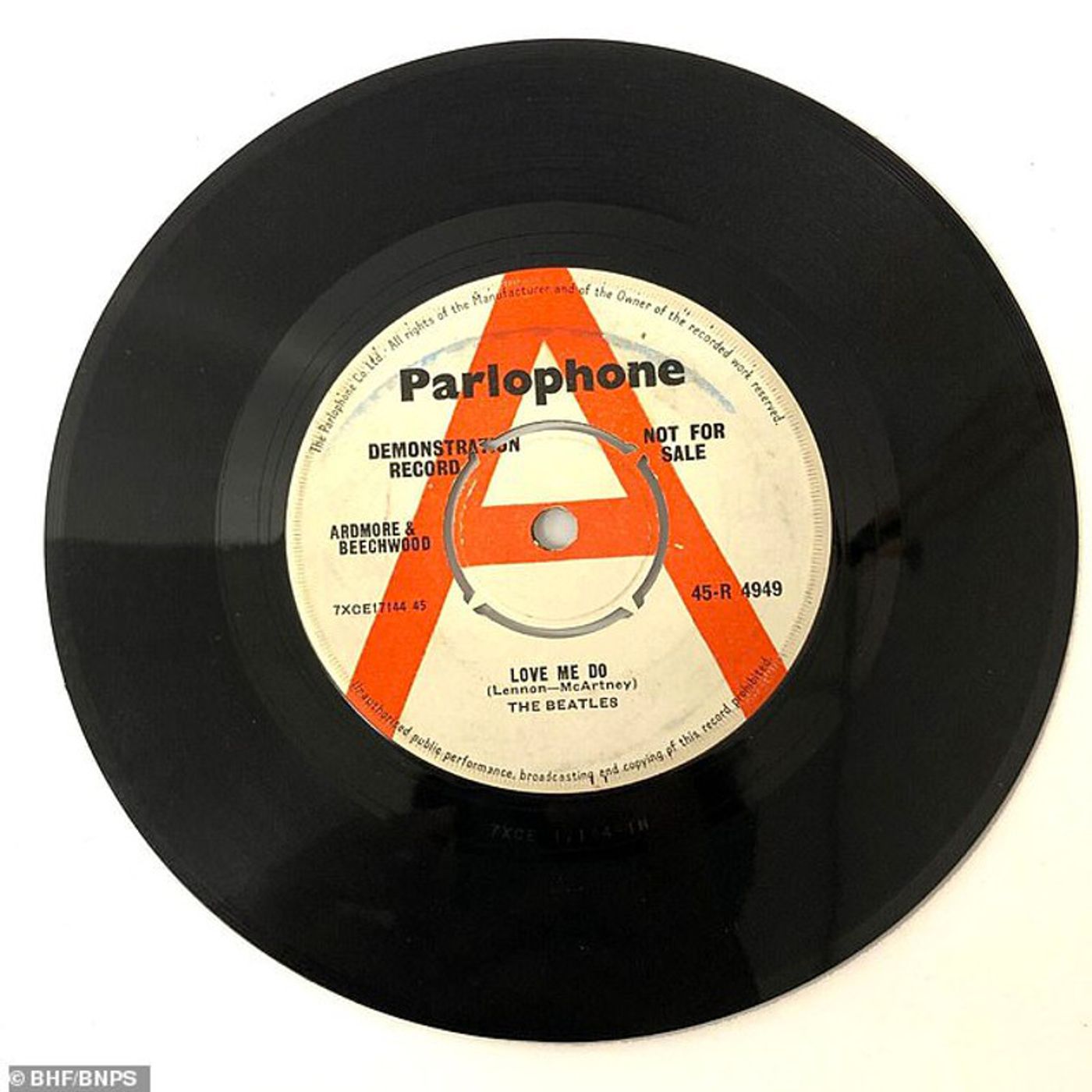 El Club de los Beatles: Demo de la canción "Love Me Do" vendido en 11 mil dólares episode artwork