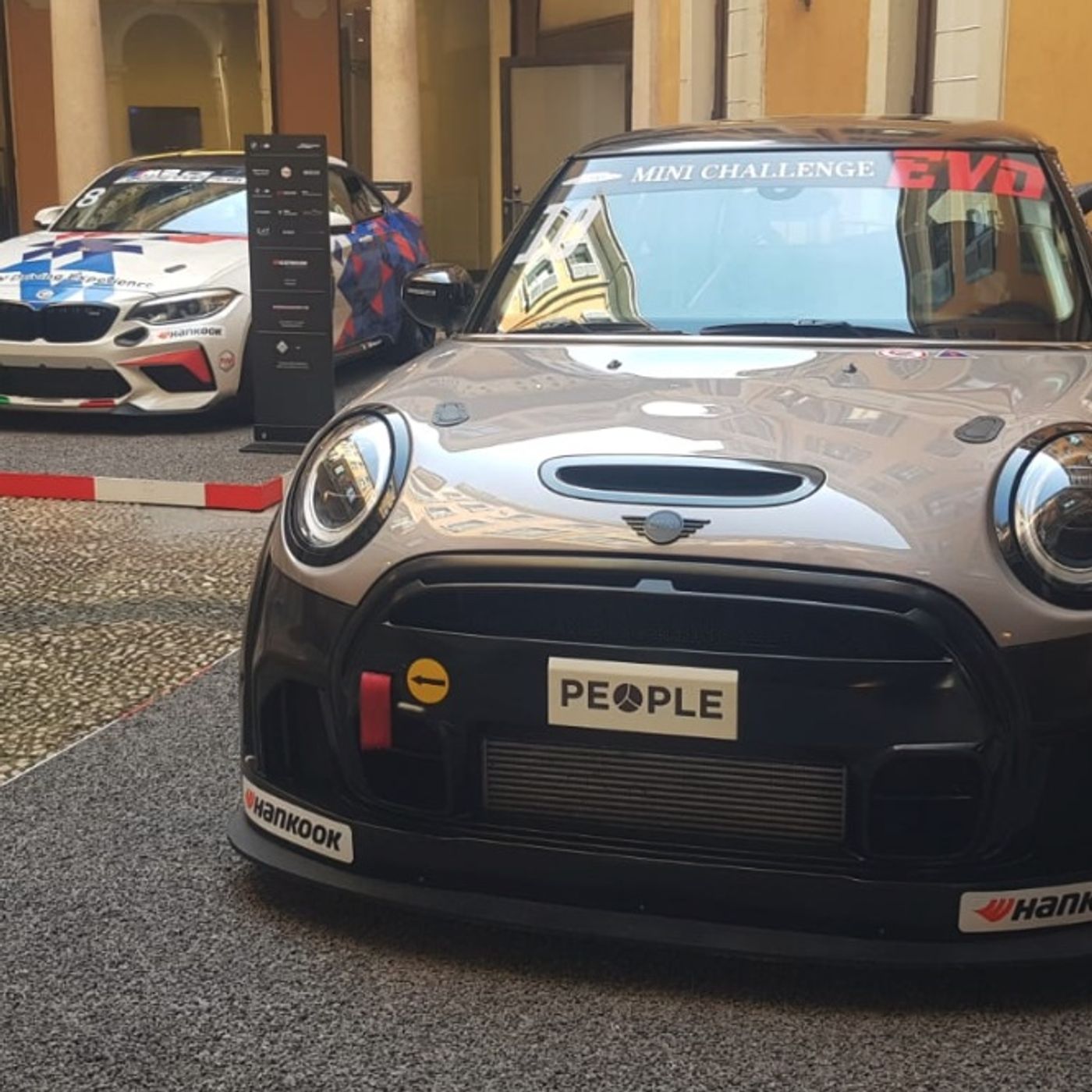 BMW e Mini nel Motorsport - Divertimento e sportellate garantite episode artwork