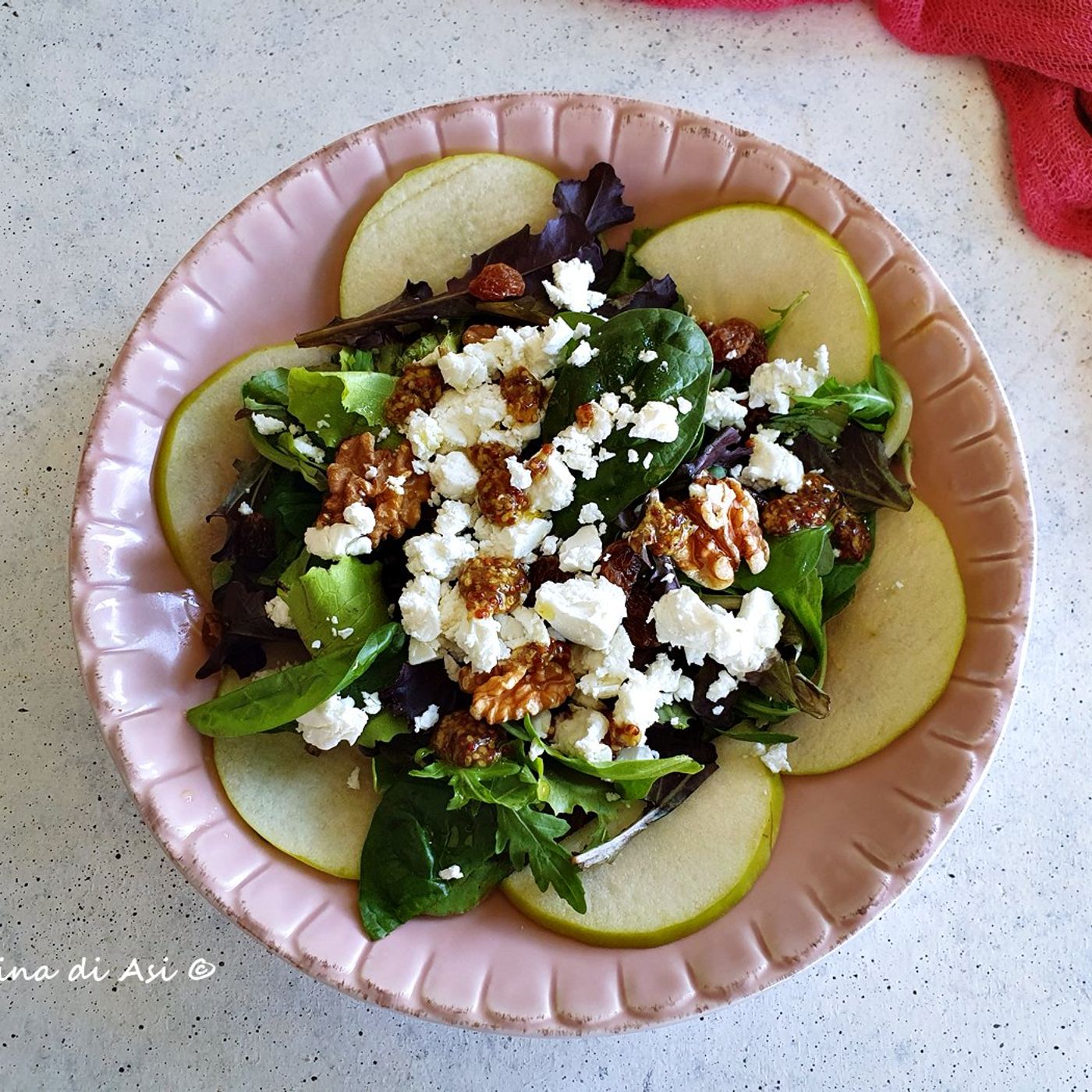 Insalata misticanza con mele, feta e uvetta episode artwork