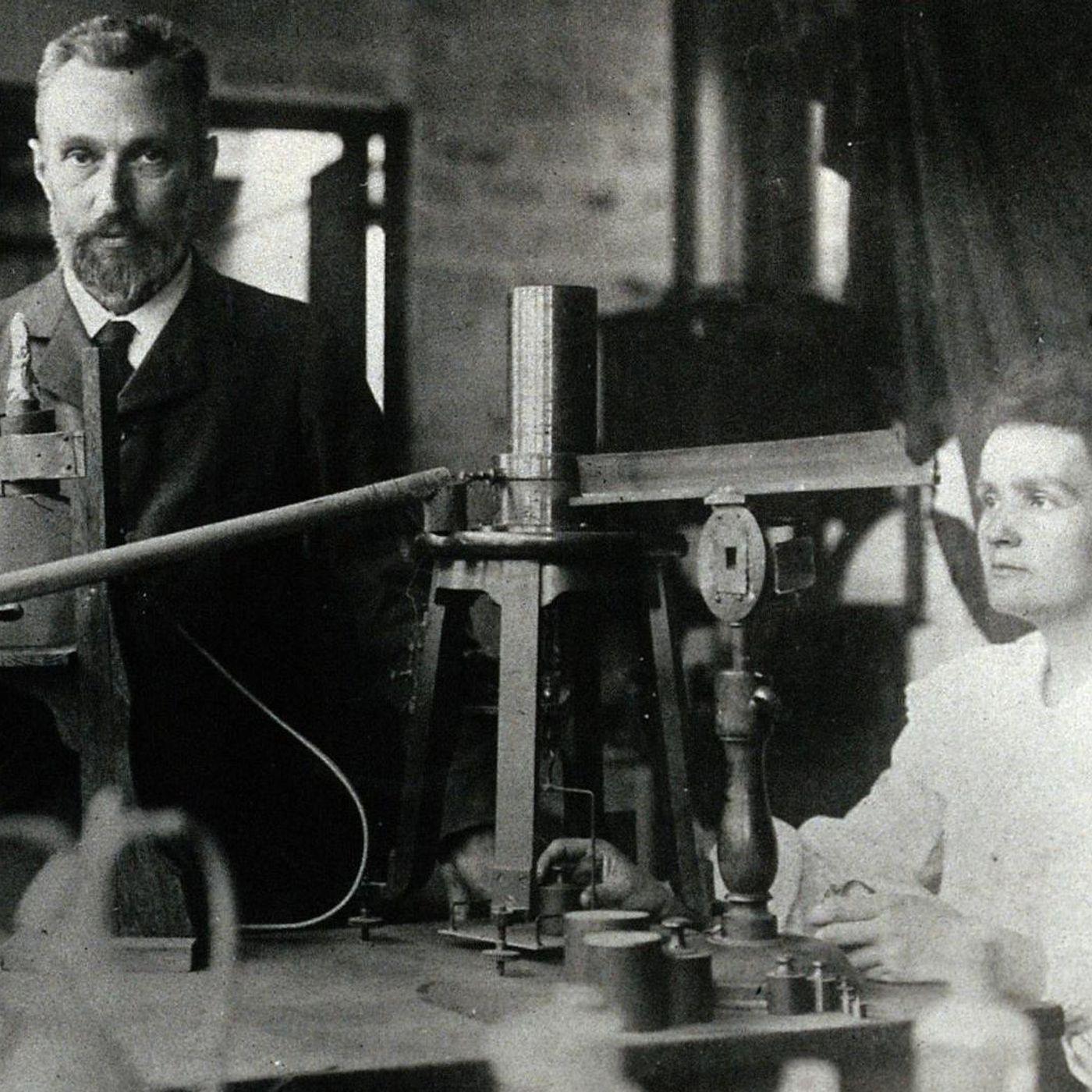 Była podwójną noblistką i nadal jej nie akceptowano. "Droga naukowa Skłodowskiej-Curie była usiana pasmem niepowodzeń" episode artwork