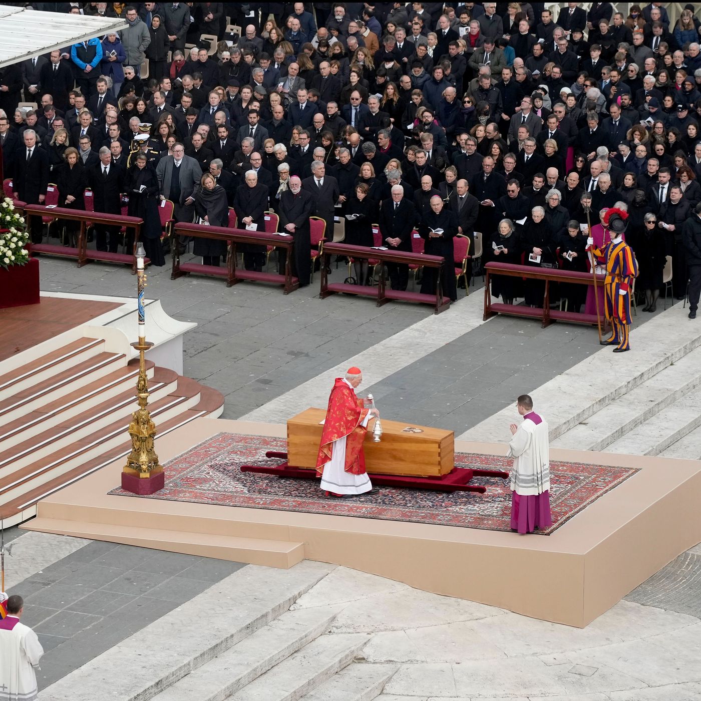 Guía para entender el funeral de un papa: Javier del Pino y Àngels Barceló en el adiós a Francisco episode artwork