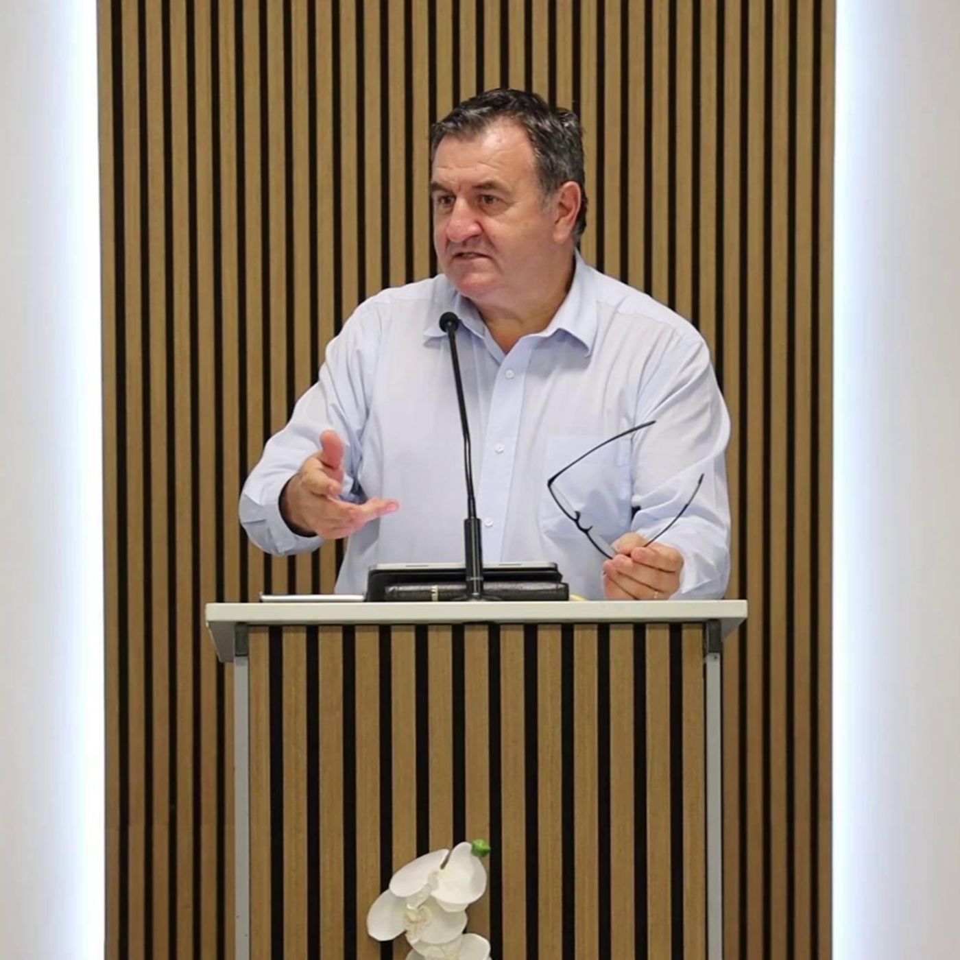 De care parte a ușii vei fi? - Ioan Szasz