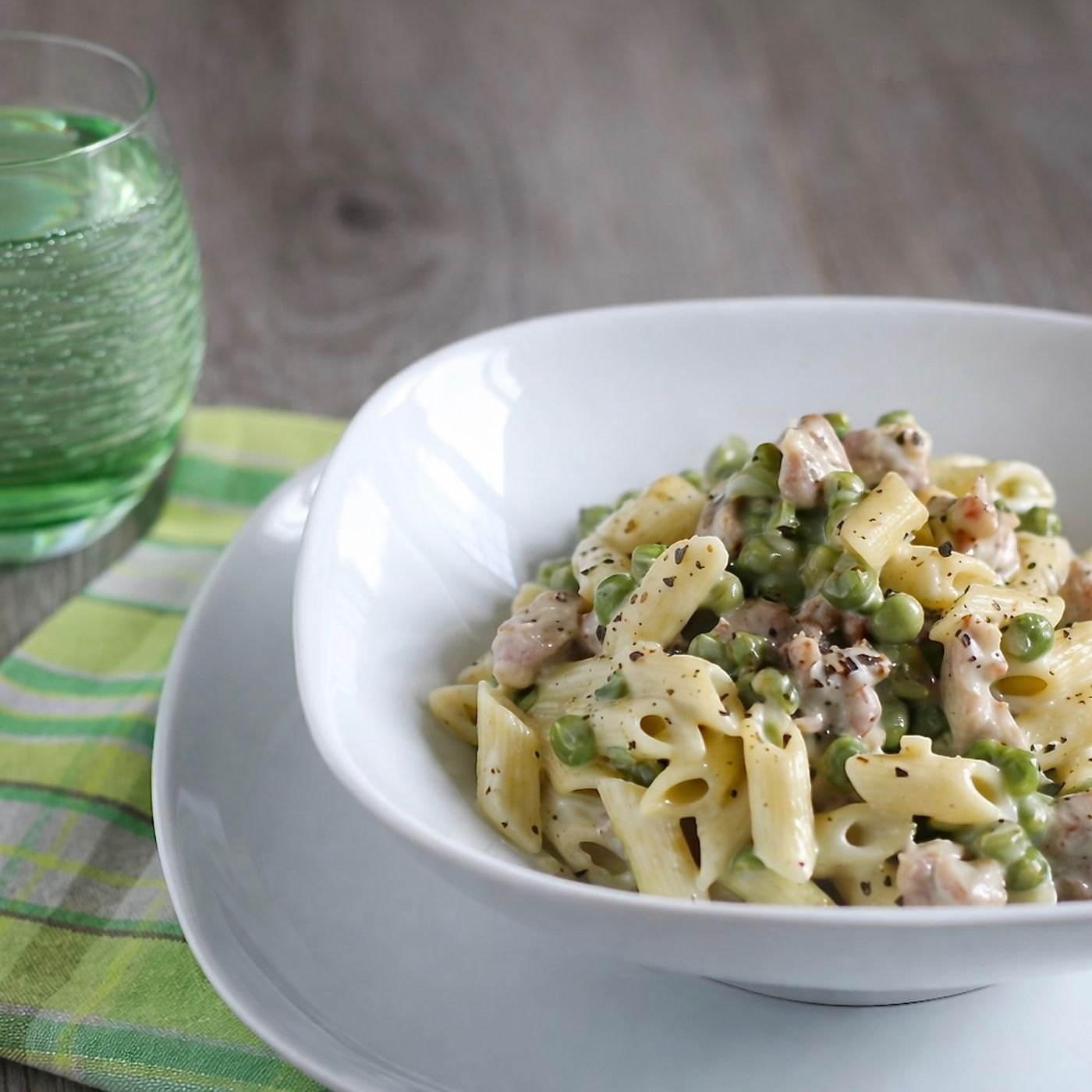 Pasta piselli panna e salsiccia