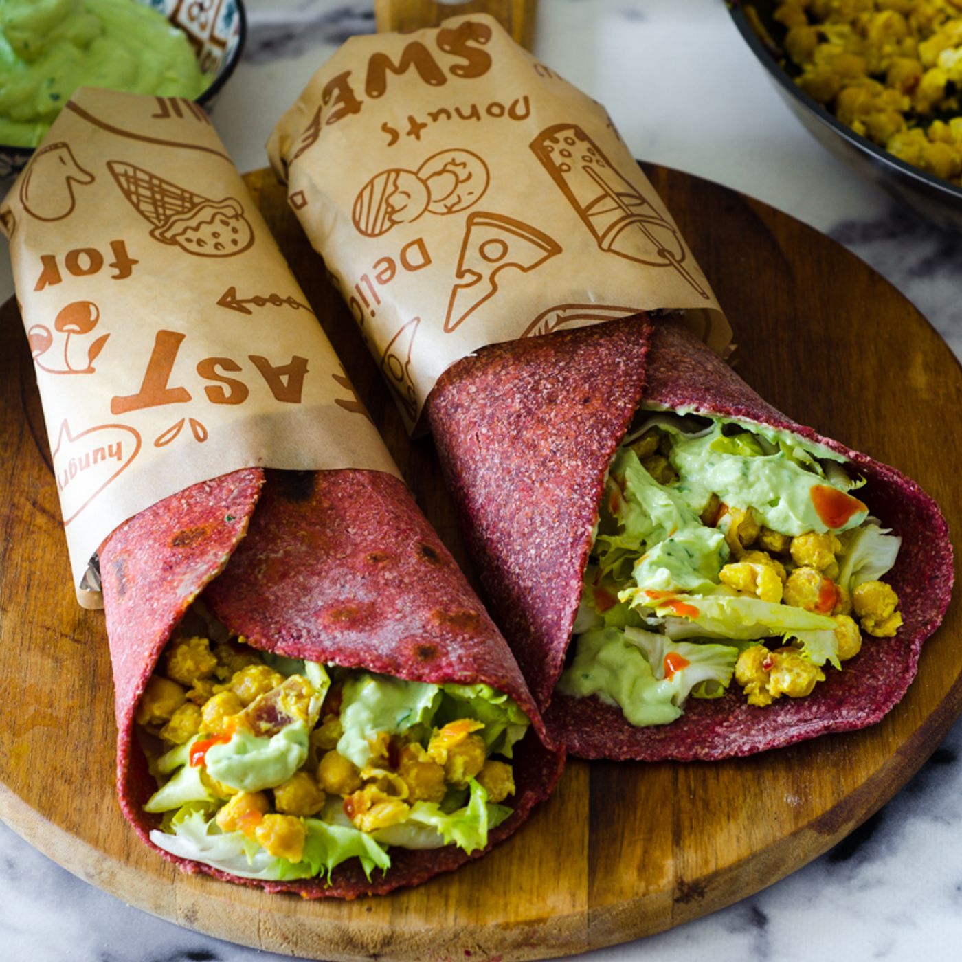 Wrap Rosa con Ceci Speziati e Salsa Yogurt Avocado: il pranzo sano, colorato e facilissimo da provare episode artwork