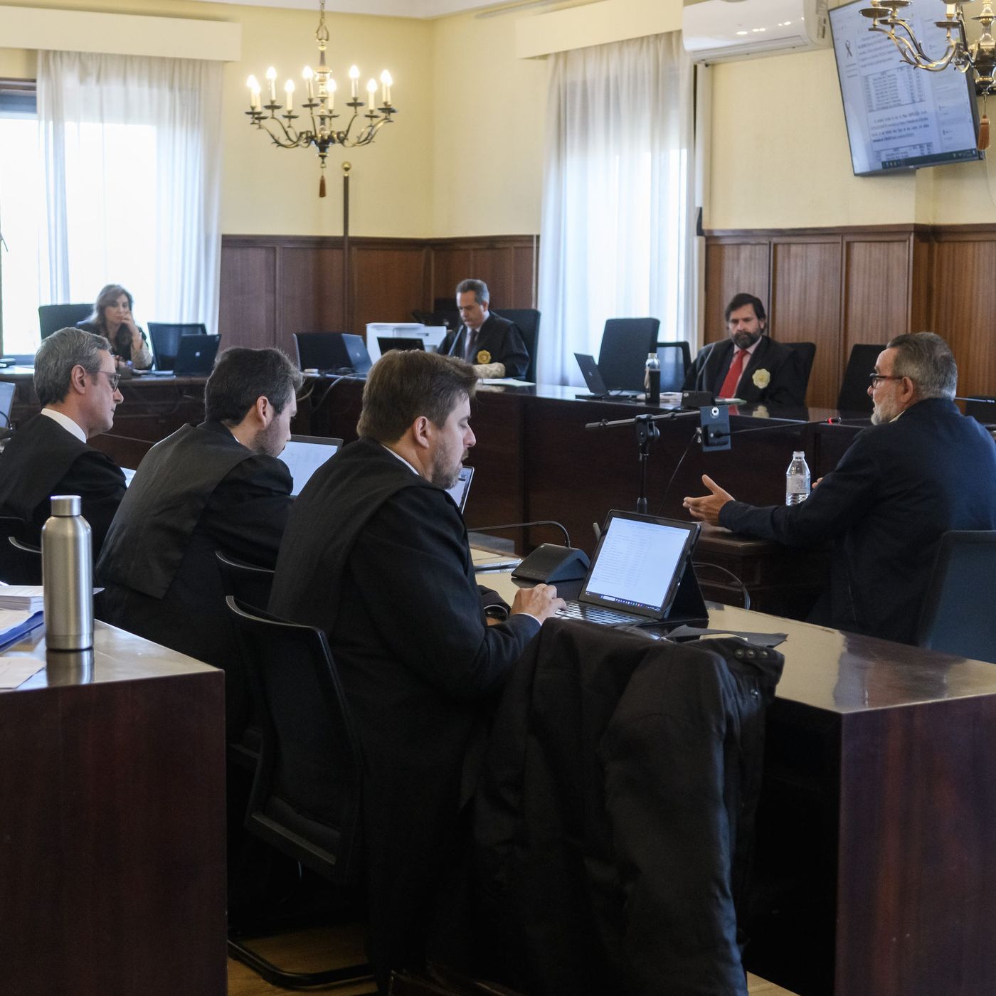 Las Noticias de La Mañana: Cárcel para altos cargos de UGT en Andalucía