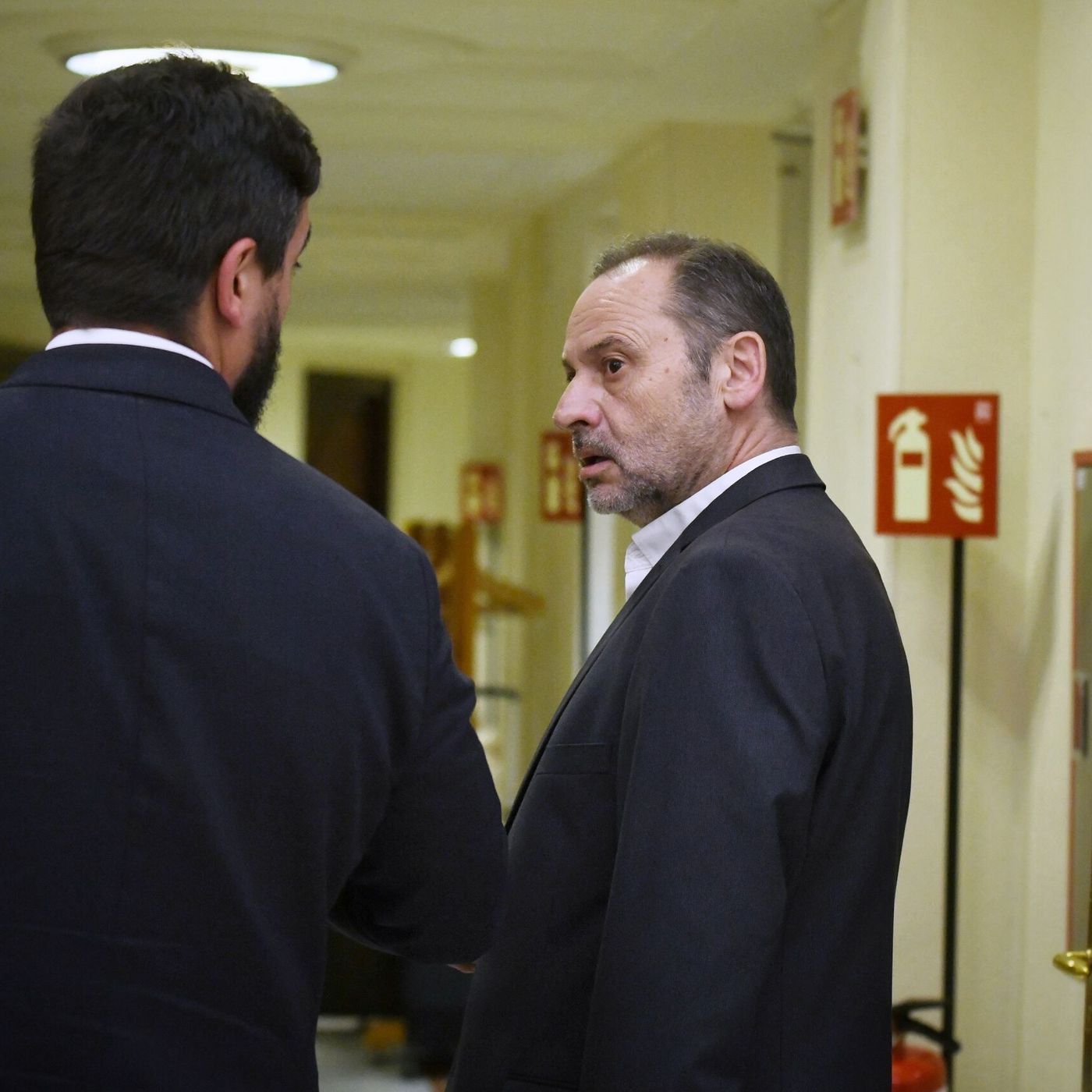 Tertulia de Cuesta: La exmujer de Ábalos amenaza la defensa del exministro