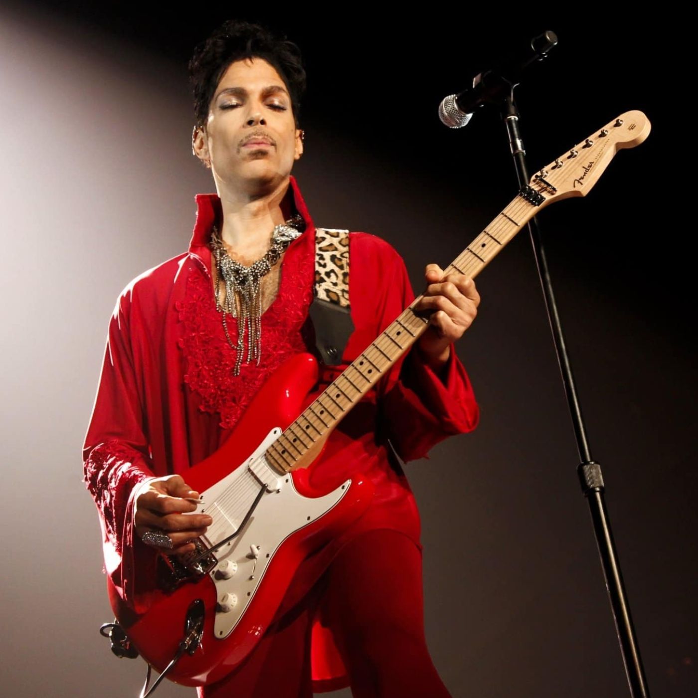 Purple Music Podcast 3x11. Ranking de grandes momentos en directo de Prince. episode artwork