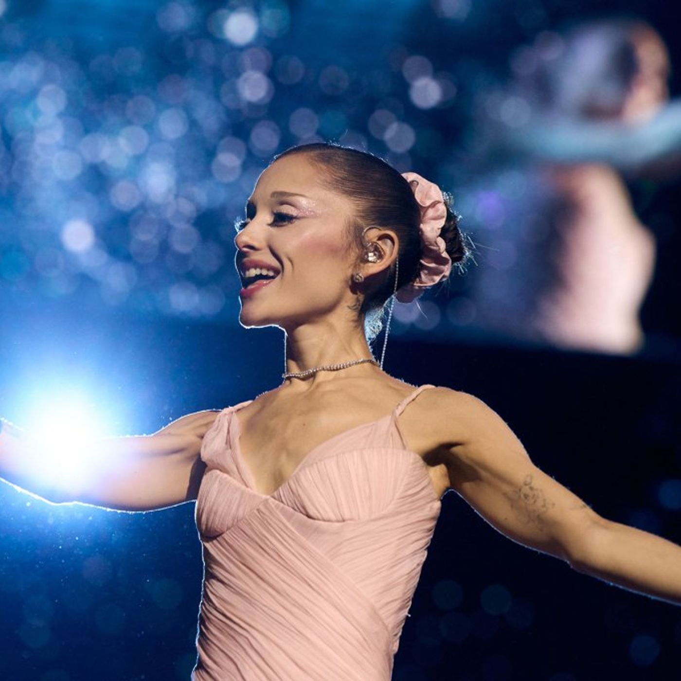 Ariana Grande Gets Stuck in Elevator After Final Eternal Sunshine Show episode artwork