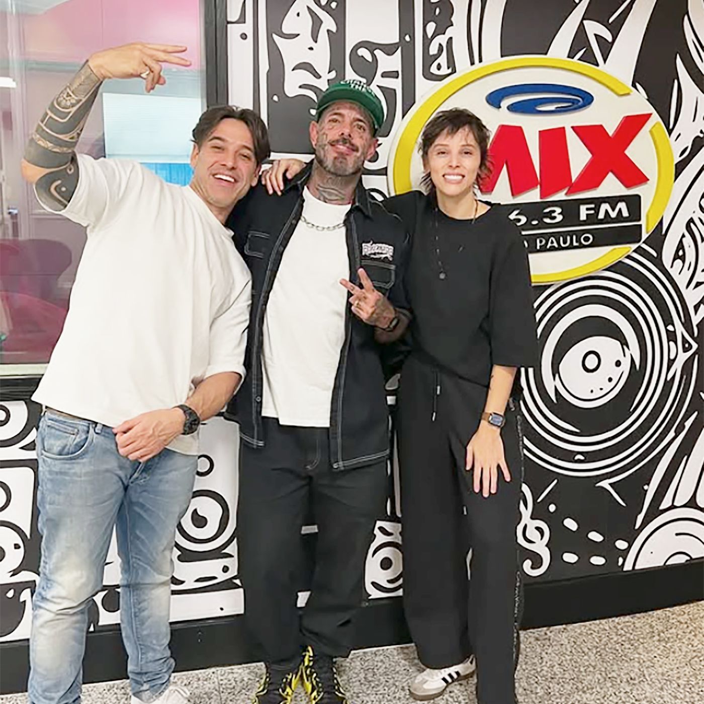 15.04.26 - O Que Você Mais Gosta Do Rádio? (part. Tico Santa Cruz)