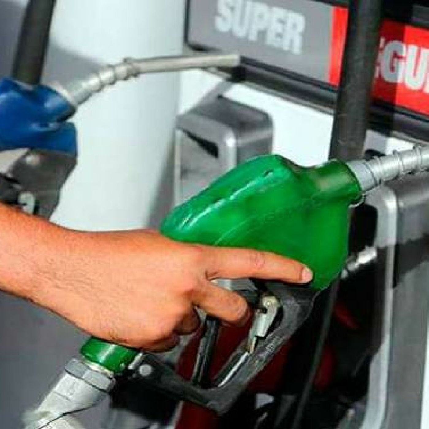 El gobierno debe sacrificar parte de sus ganancias por la venta de carburantes.. Dario Hernández, Economista. Escucha La Entrevista. episode artwork