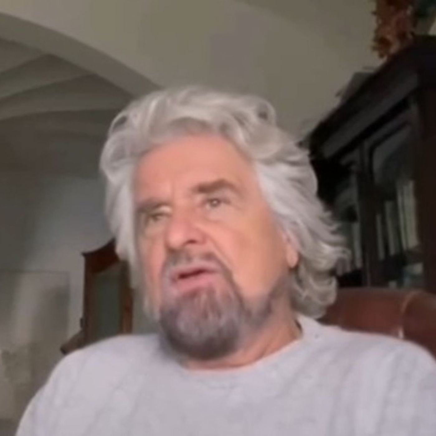 Grillo attacca il Movimento5stelle: “Ha perso la sua identità” episode artwork