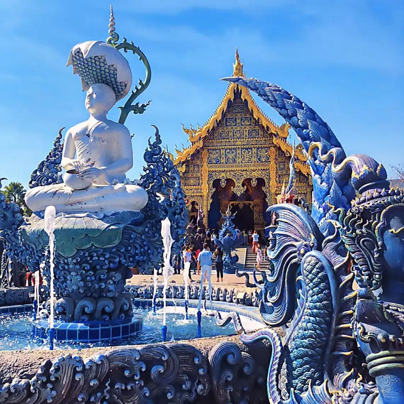Chiang Rai: tra il bianco abbagliante e il blu celestiale dei templi thailandesi episode artwork