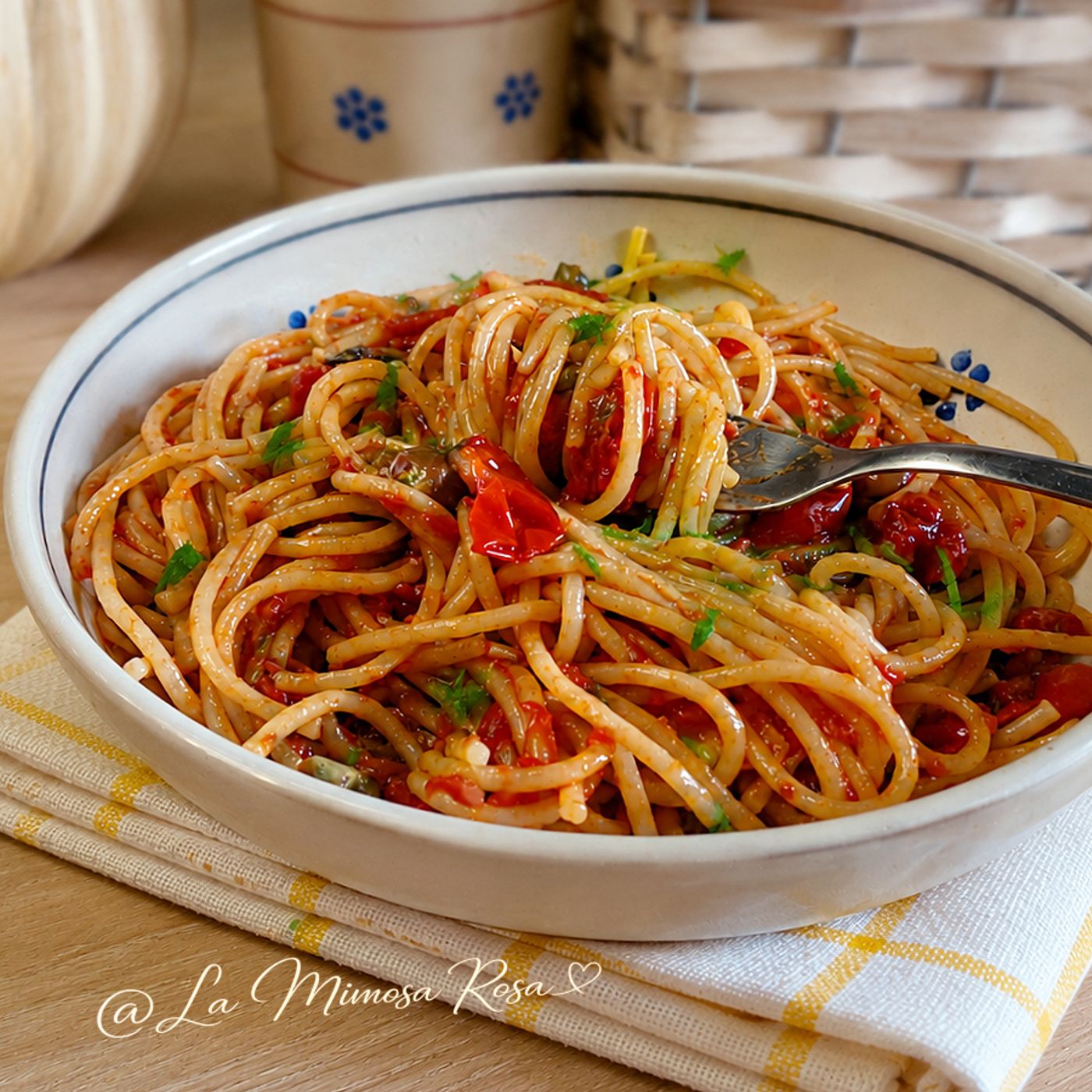 Spaghetti aglio olio peperoncino e pomodorini freschi: ricetta facile in 10 minuti episode artwork
